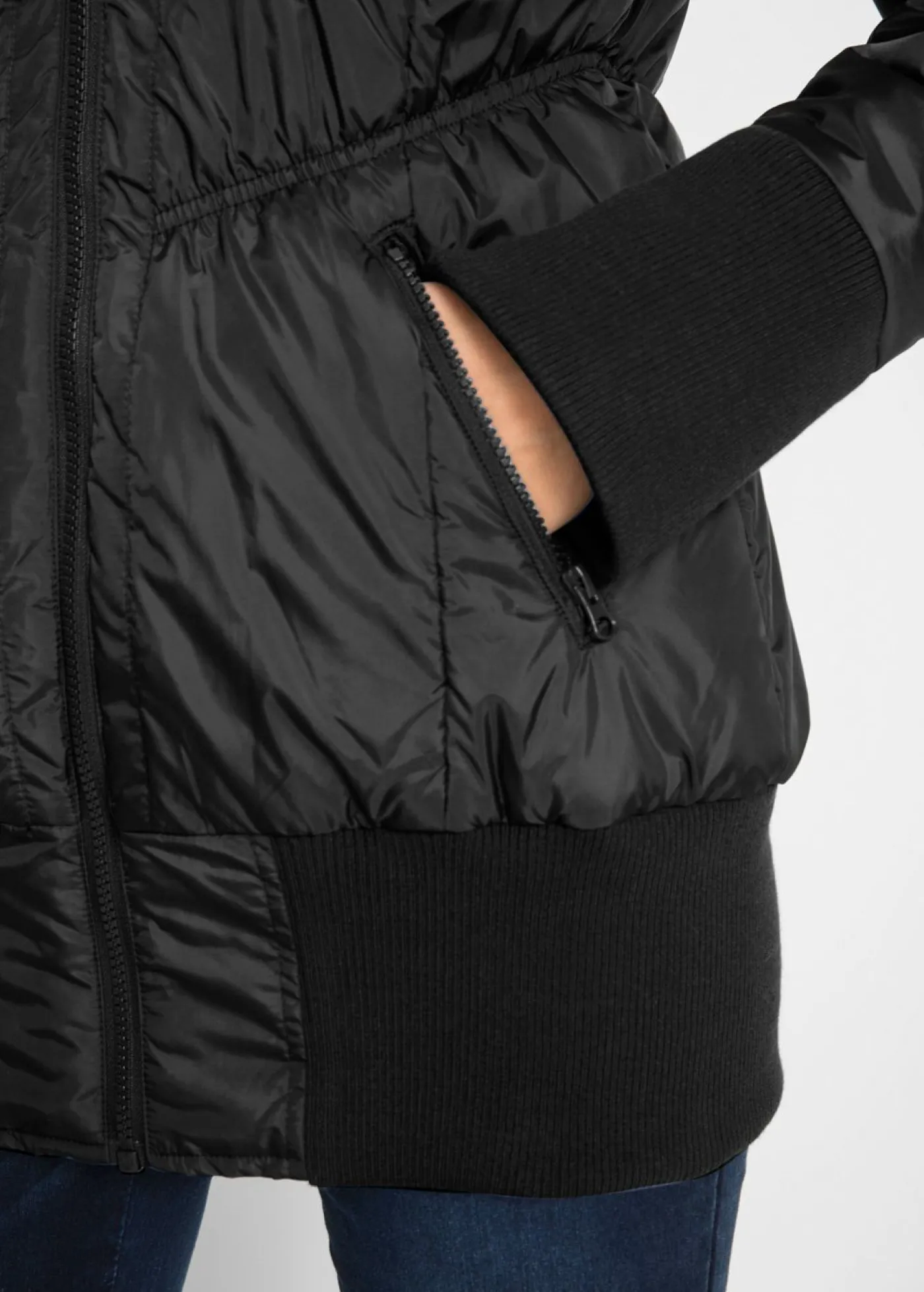 bonprix bonprix Abrigo acolchado con cinturilla cómoda ancha y capucha Negro Clearance