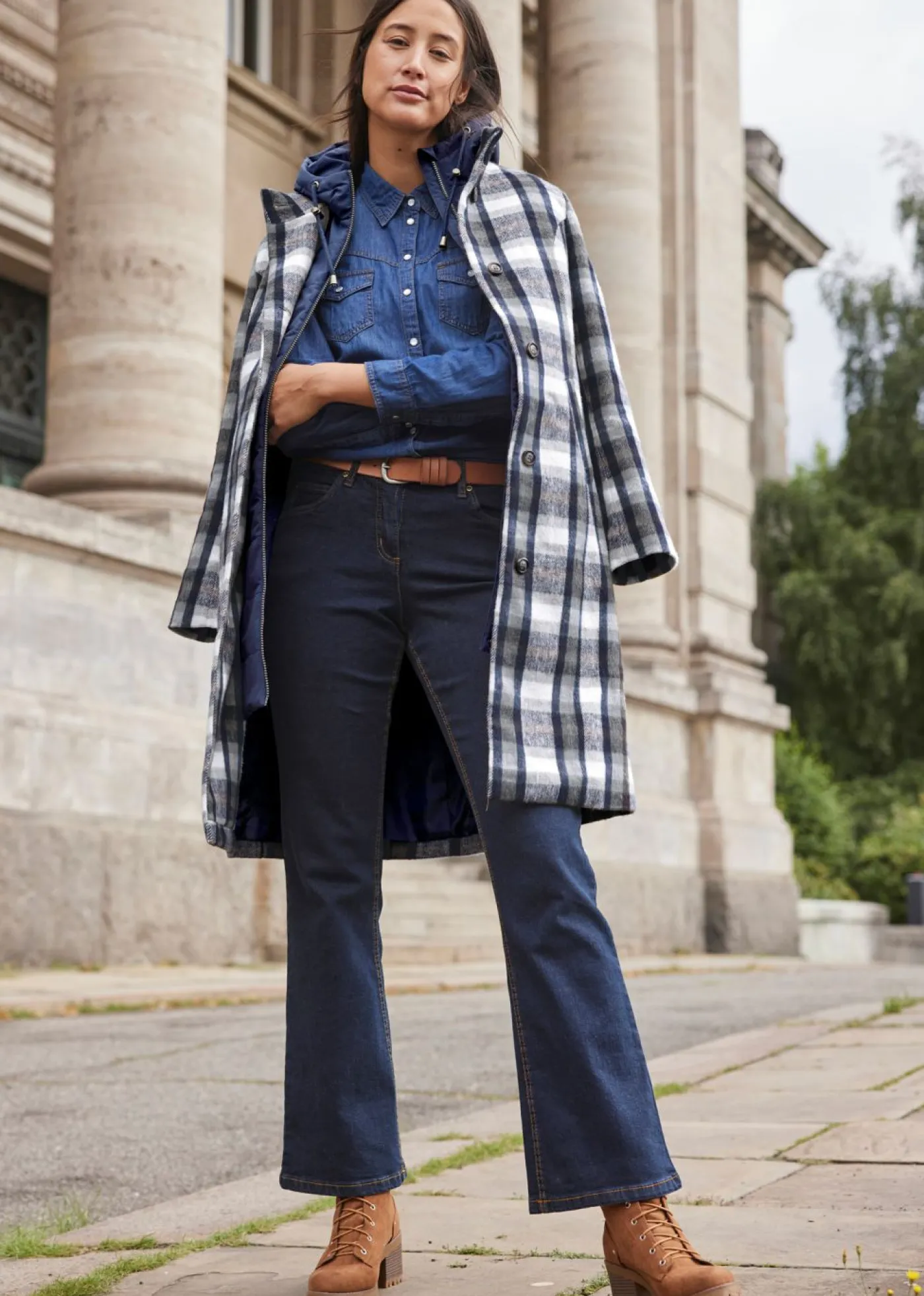 bonprix bonprix Abrigo corto de invierno con lana dos en uno Índigo-gris de cuadros Outlet