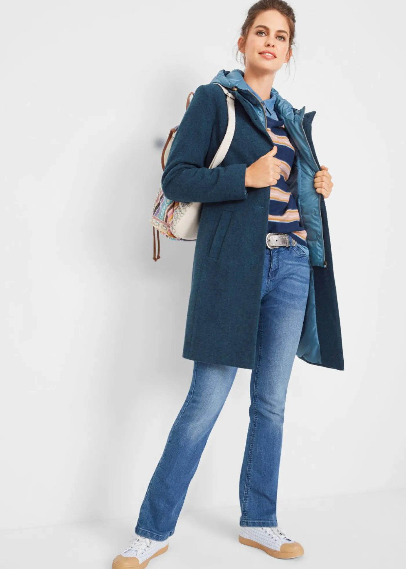 bonprix bonprix Abrigo corto de invierno con aspecto de lana y diseño 2 en 1 Azul marino Clearance