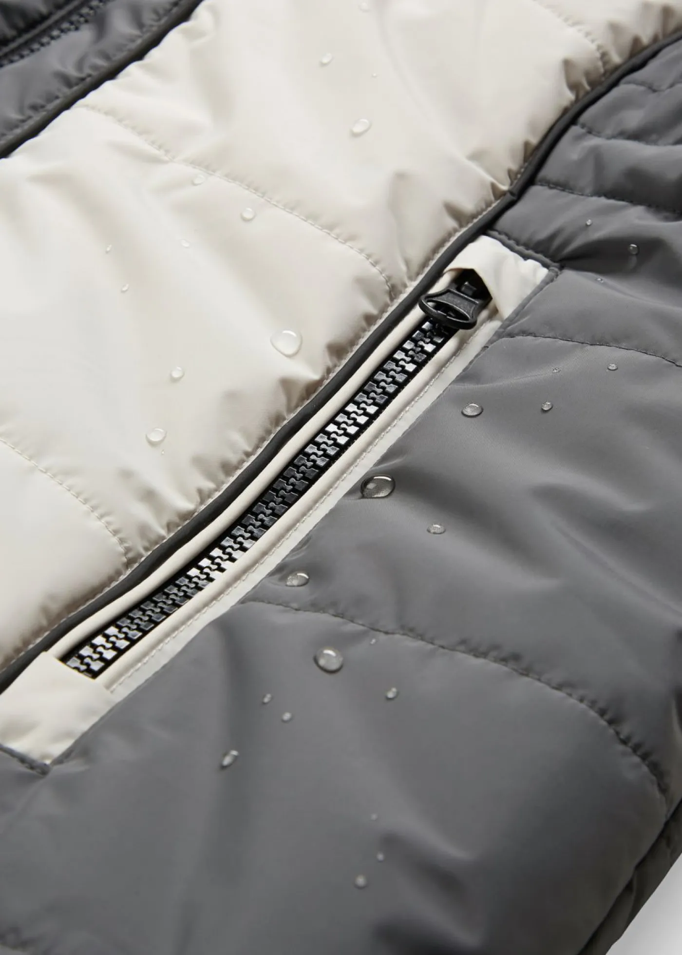 bonprix bonprix Abrigo corto para exteriores con pelo sintético y material impermeable Plata/pizarra Hot