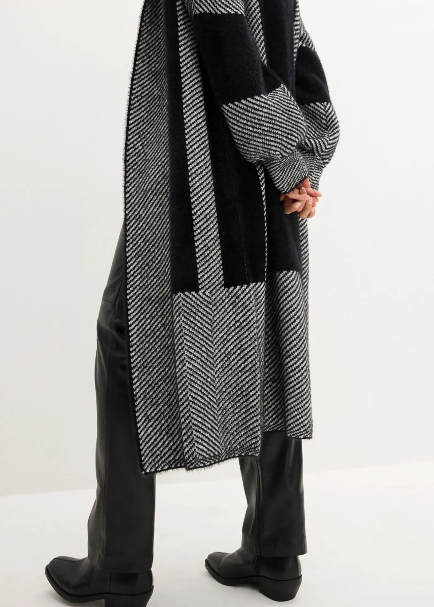 bonprix bonprix Abrigo de punto Negro-blanco lana