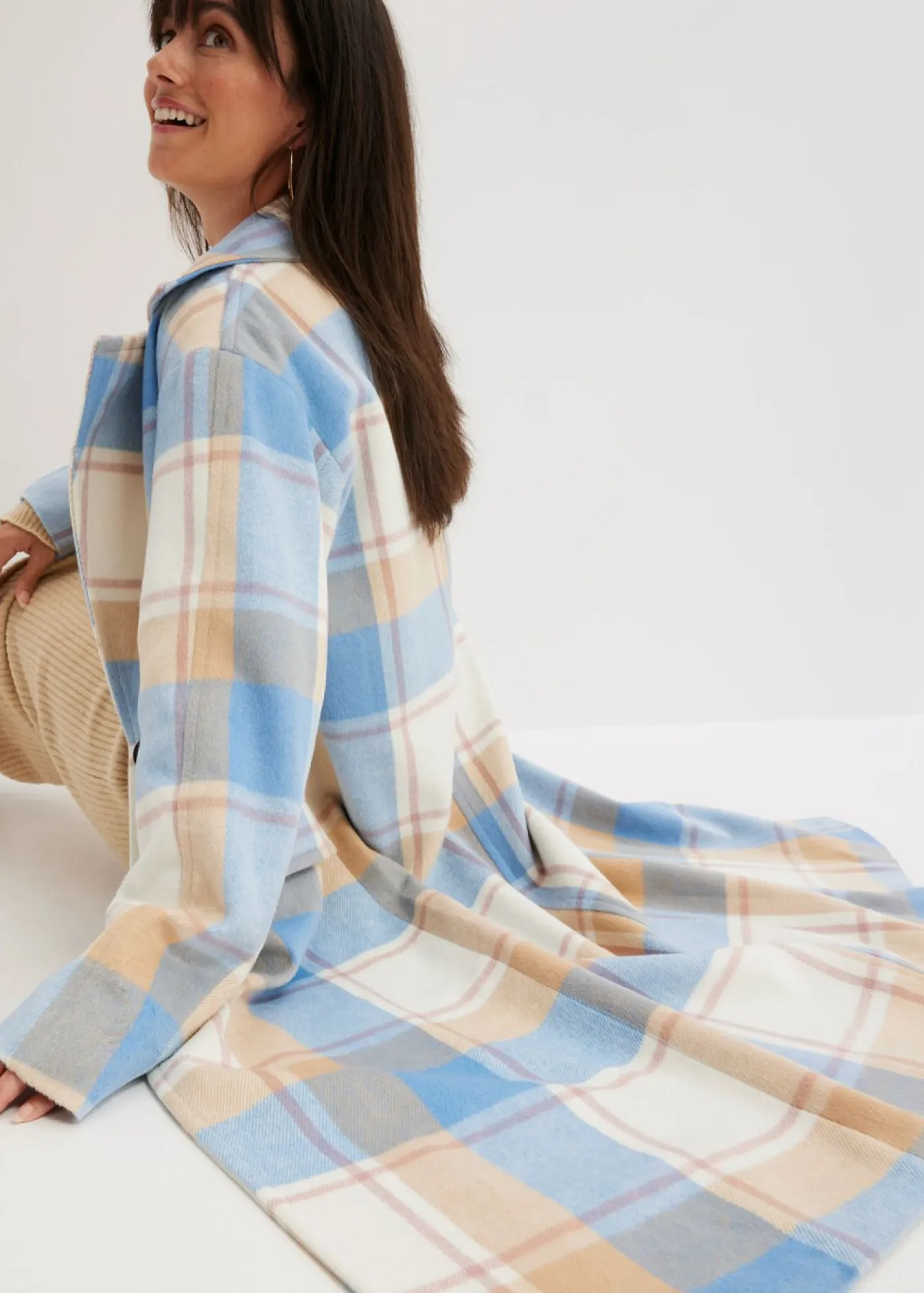 bonprix bonprix Abrigo oversize con look de lana azul brillante-blanco lana-café con leche-rosa palo a cuadros Sale