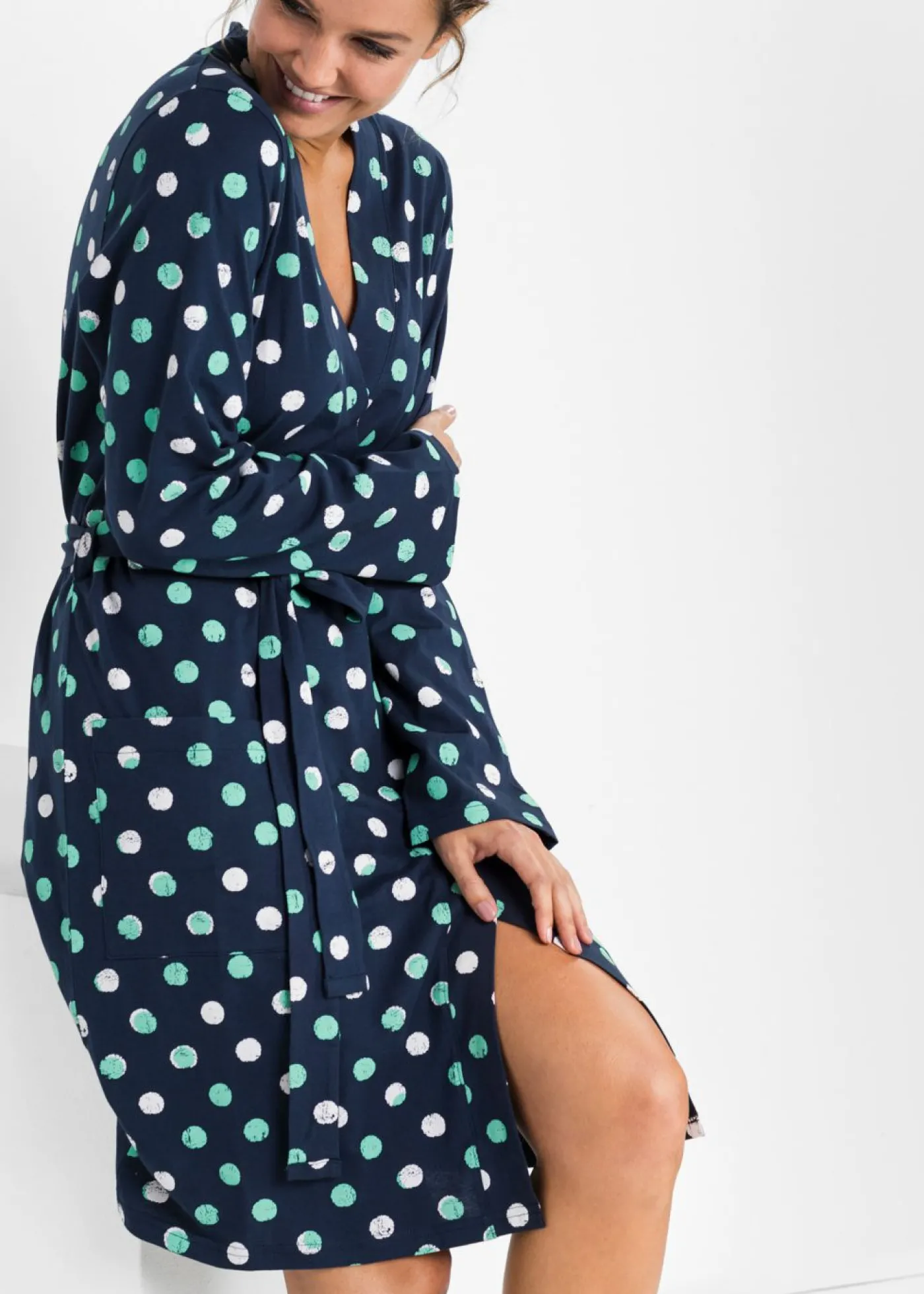 bonprix bonprix Albornoz de algodón orgánico Azul marino de lunares Online
