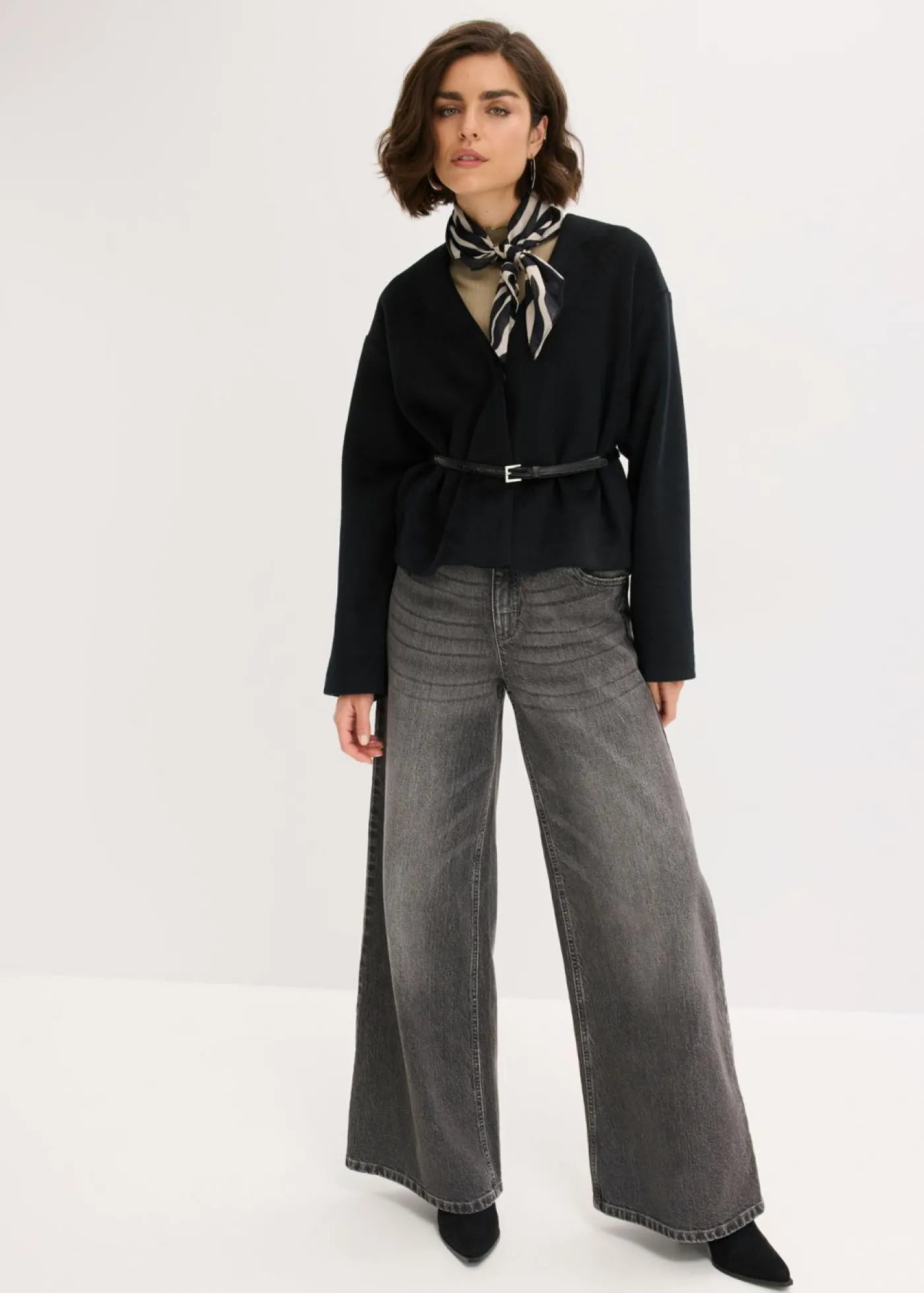 bonprix bonprix Americana oversized con cinturón en efecto lana, sin forro Negro Clearance
