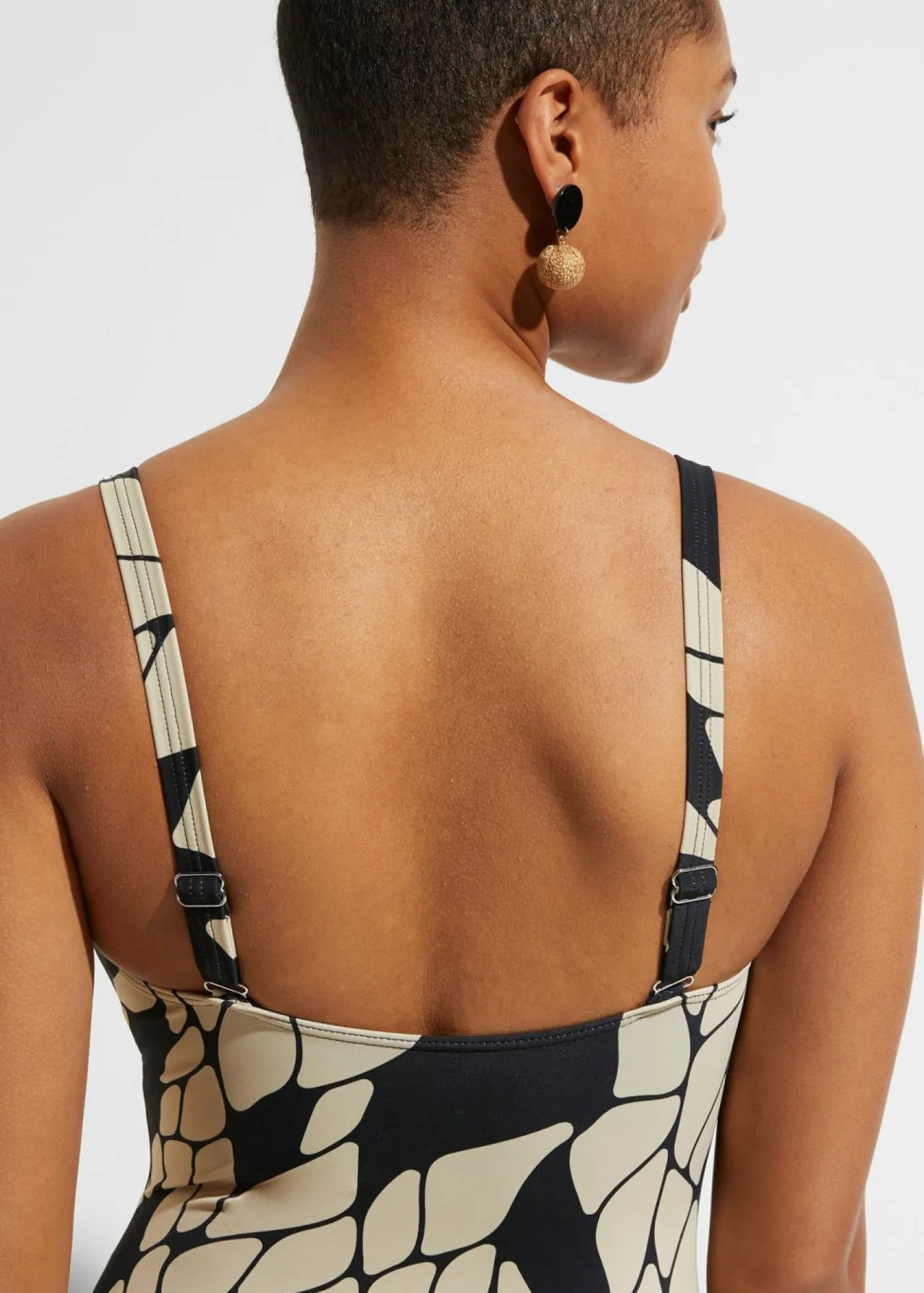 bonprix bonprix Bañador con efecto moldeador medio y escote en V Negro-beige Online