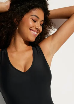 bonprix bonprix Bañador con efecto moldeador medio y escote en V Negro Online