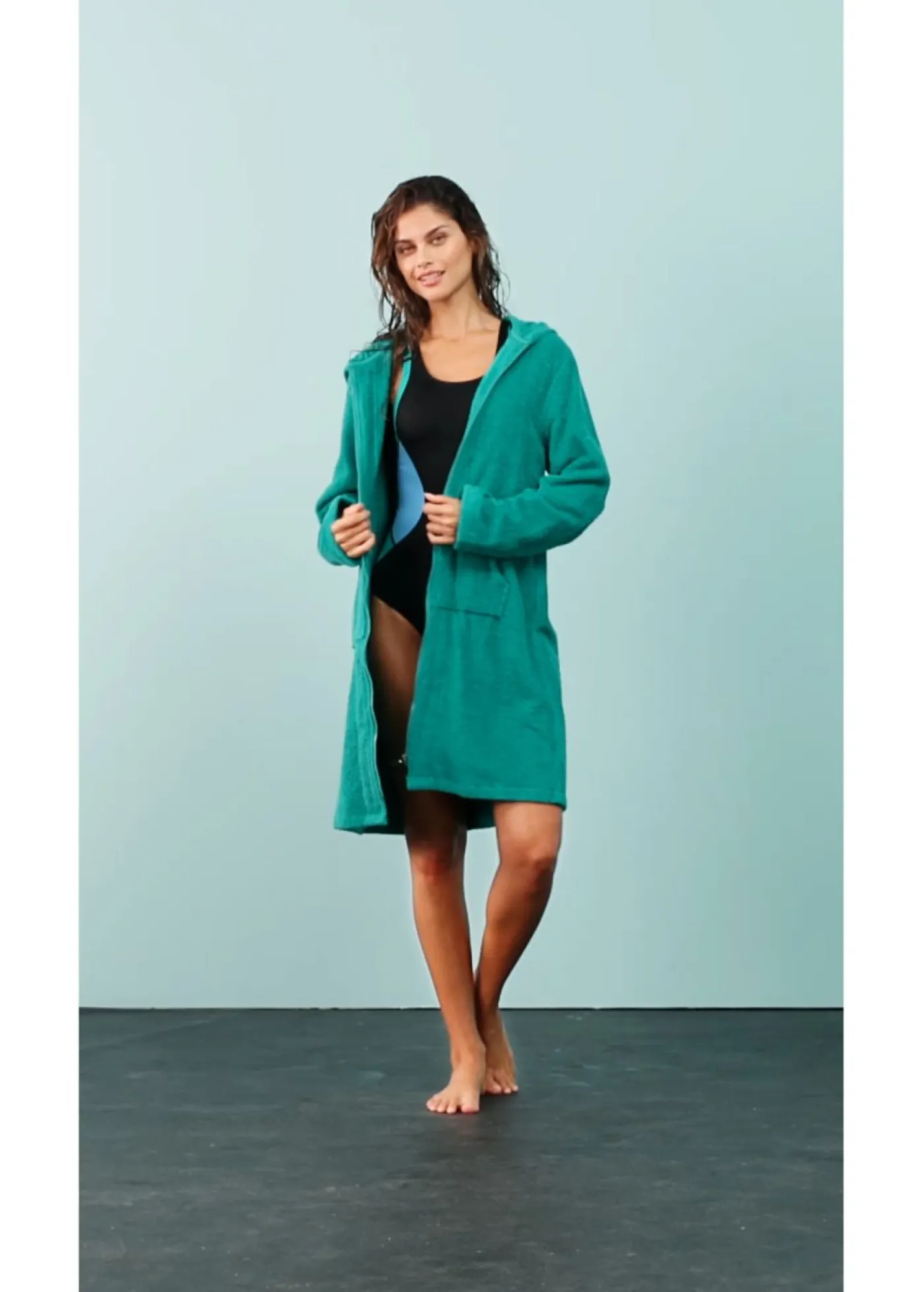 bonprix bonprix Bañador deportivo de material de secado rápido con espalda nadadora Negro/azul brillante Discount