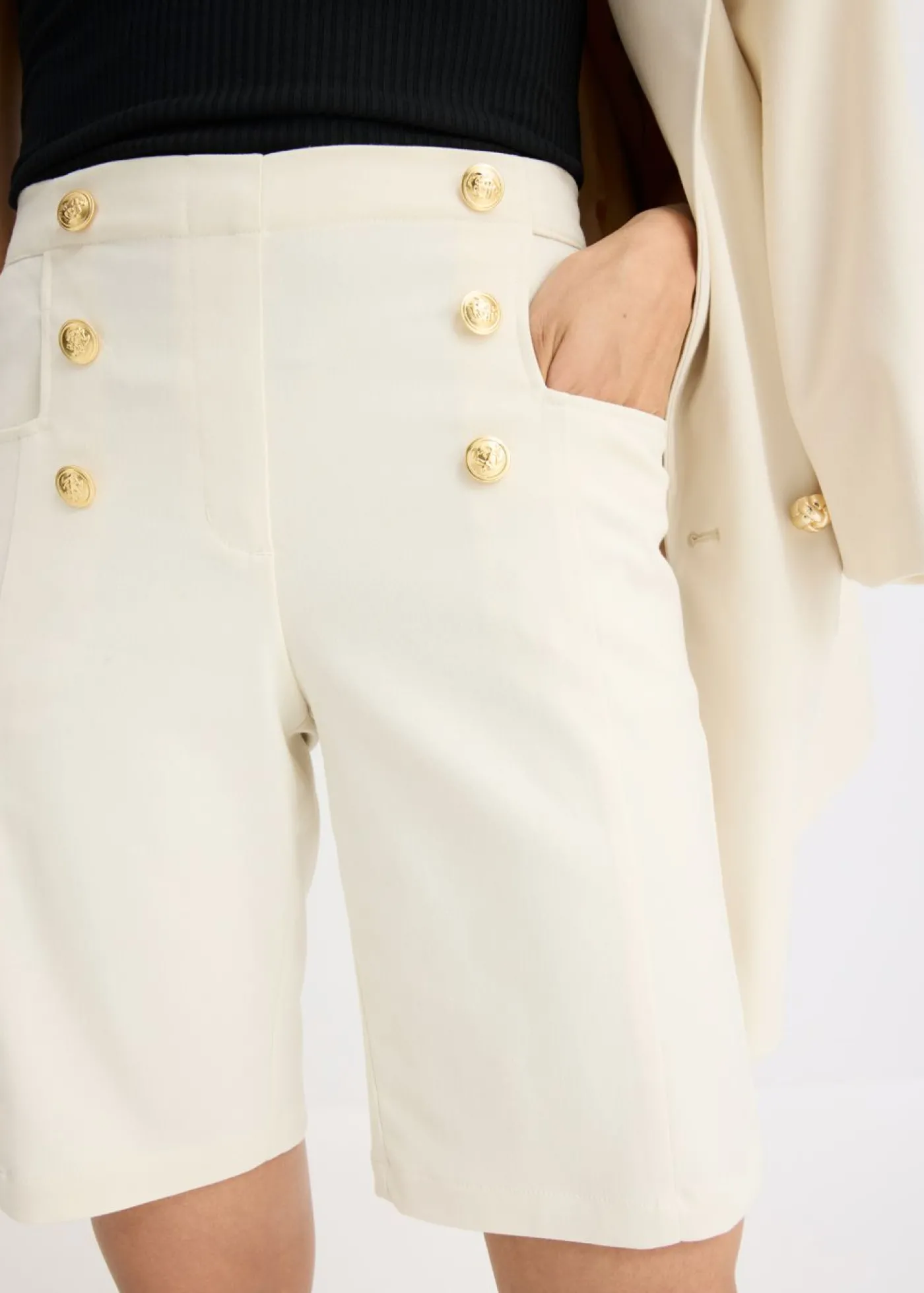 bonprix bonprix Bermudas con botones decorativos Crudo Online