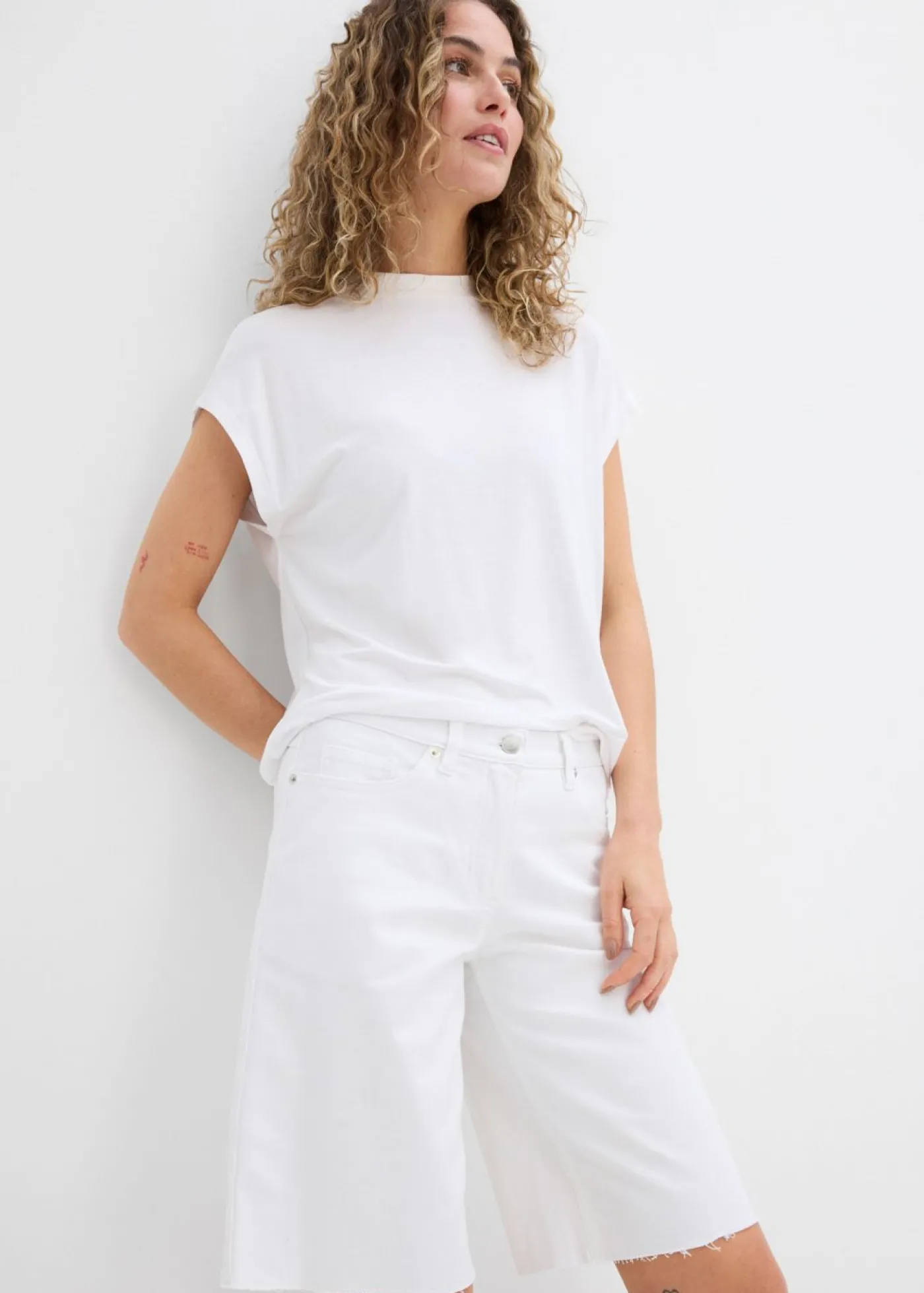 bonprix bonprix Bermudas con dobladillo abierto Blanco Outlet