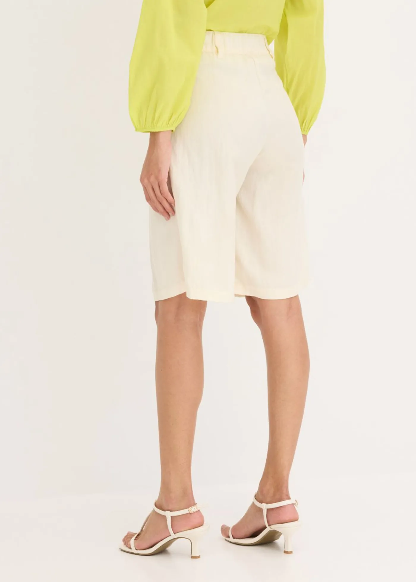 bonprix bonprix Bermudas de mezcla de viscosa suave Blanco-crema Clearance