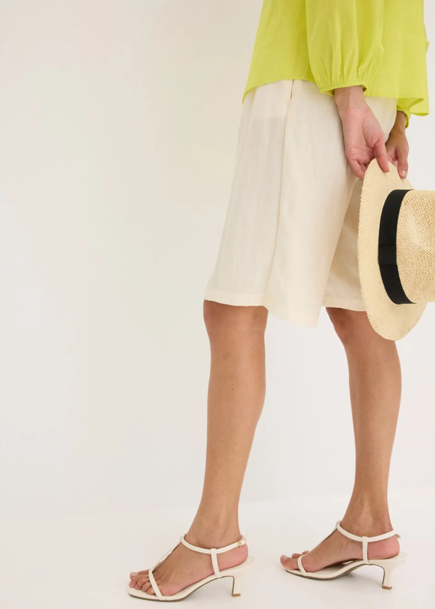 bonprix bonprix Bermudas de mezcla de viscosa suave Blanco-crema Clearance