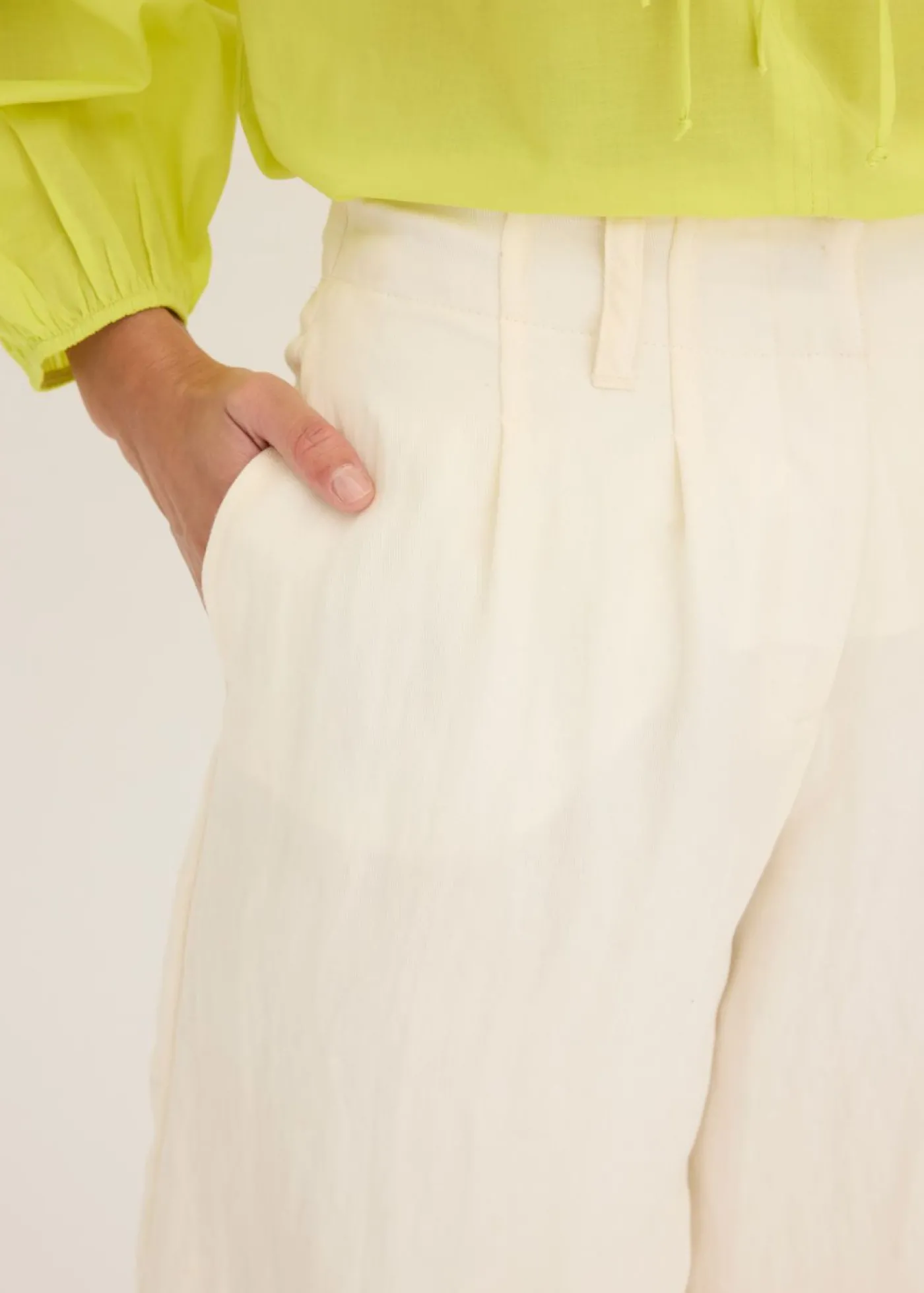 bonprix bonprix Bermudas de mezcla de viscosa suave Blanco-crema Clearance