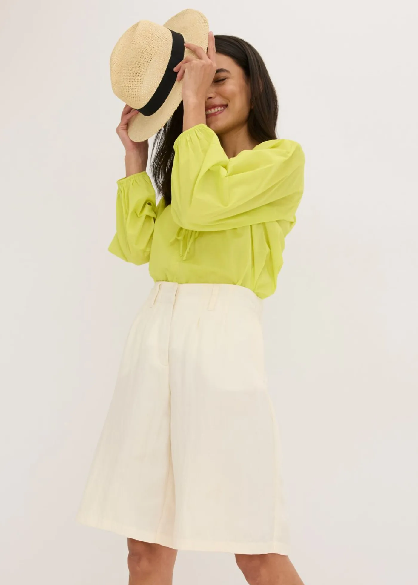 bonprix bonprix Bermudas de mezcla de viscosa suave Blanco-crema Clearance