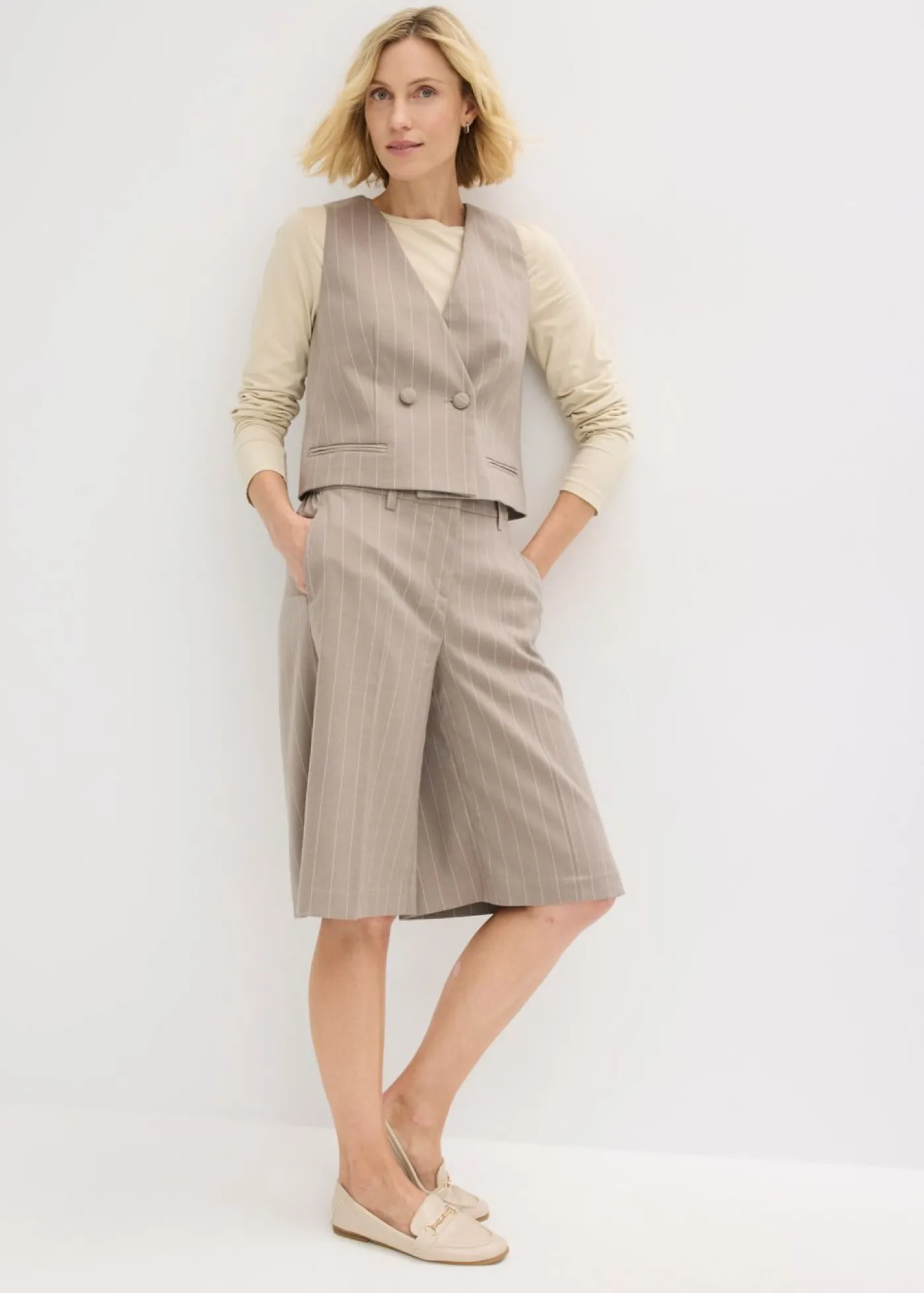 bonprix bonprix Bermudas de raya diplomática con pinzas marrón grisáceo/blanco perla con rayas Clearance