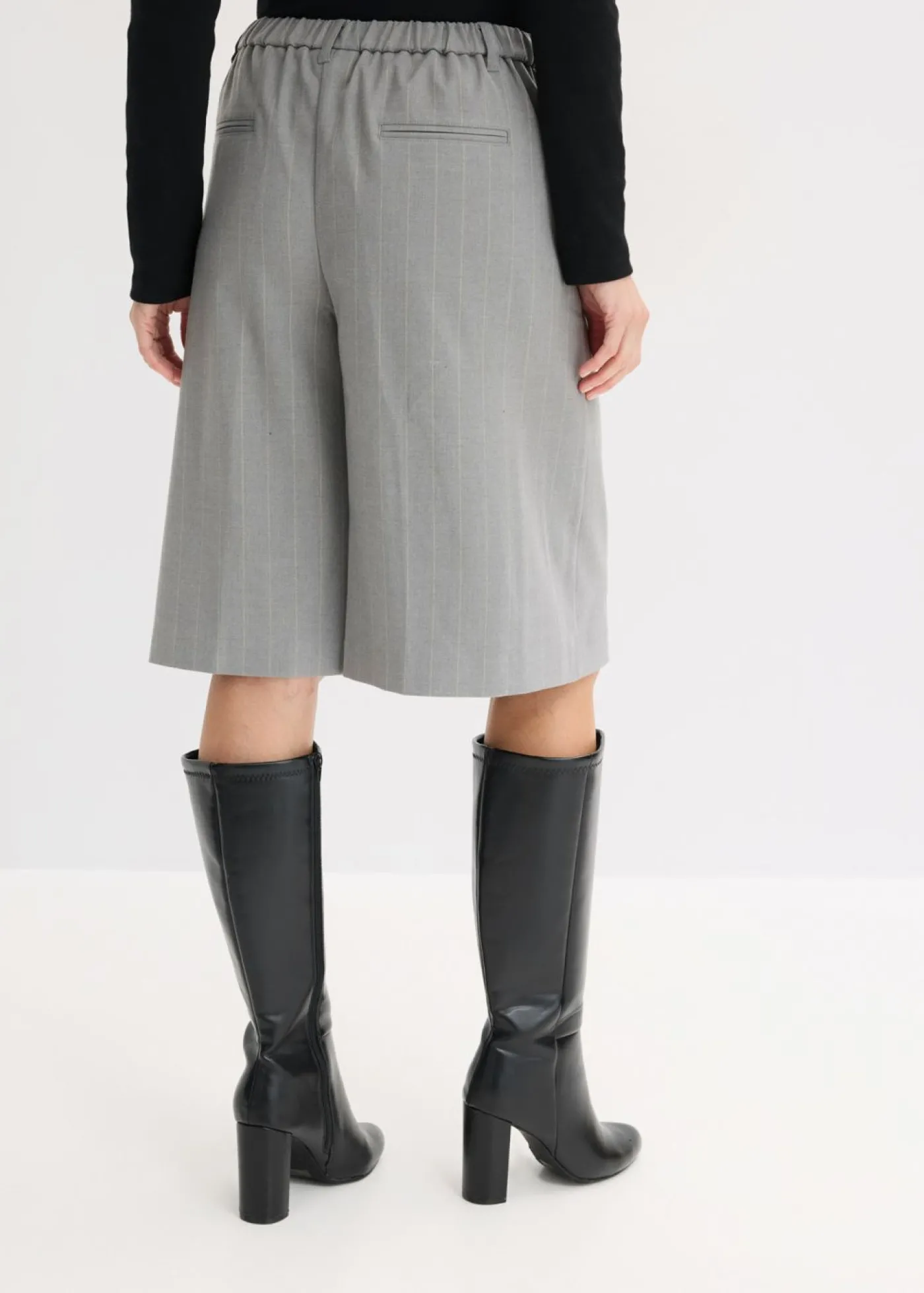 bonprix bonprix Bermudas de raya diplomática con pinzas gris-beige con rayas Clearance