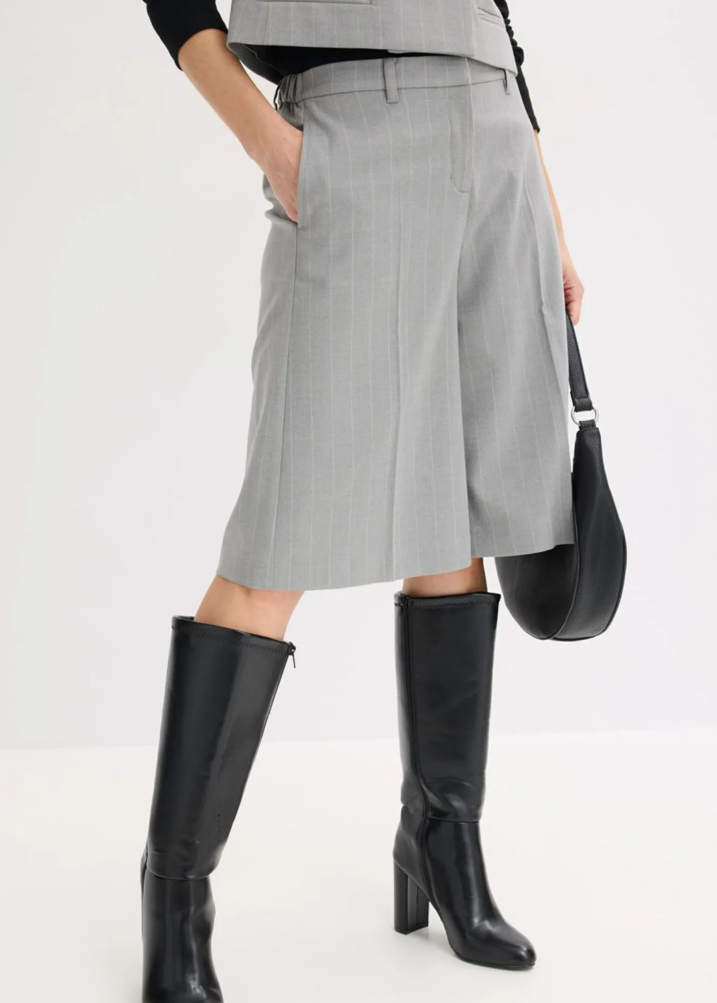 bonprix bonprix Bermudas de raya diplomática con pinzas gris-beige con rayas Clearance