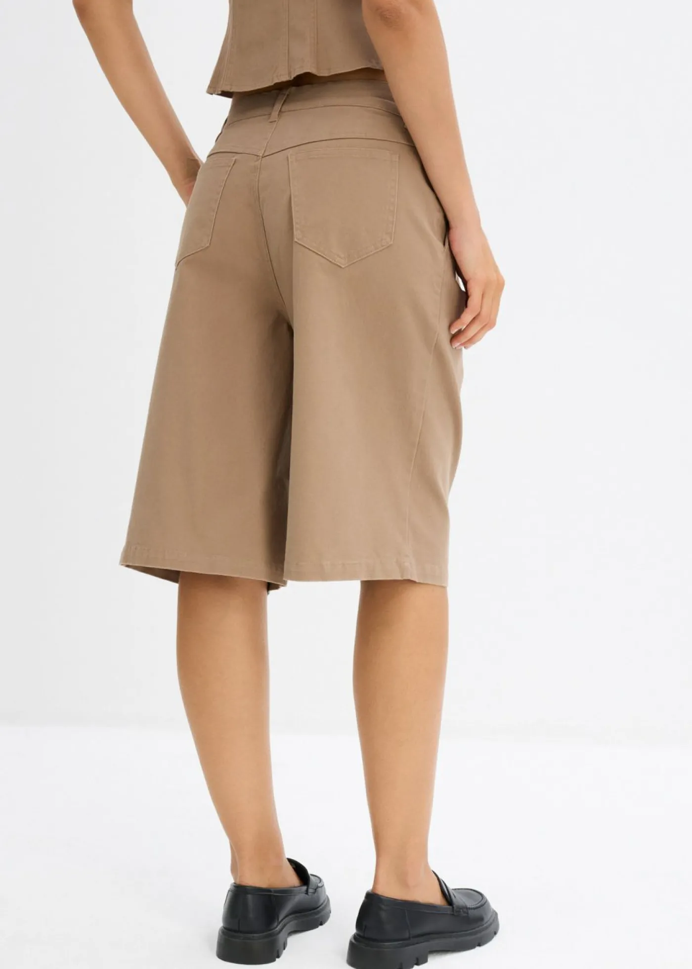 bonprix bonprix Bermudas largas de mezcla de algodón elástico arcilla Online