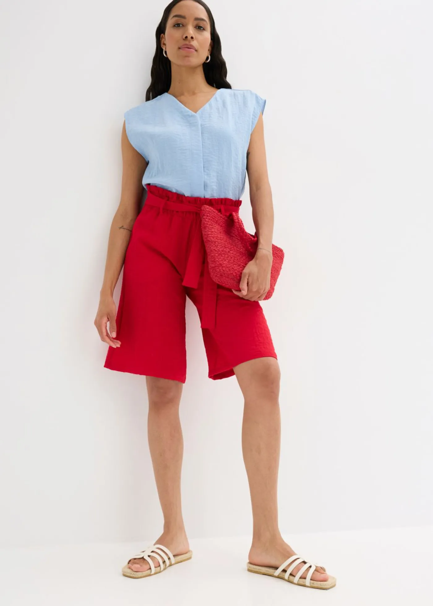 bonprix bonprix Bermudas sin cierre de mezcla de viscosa fluida rojo intenso Hot