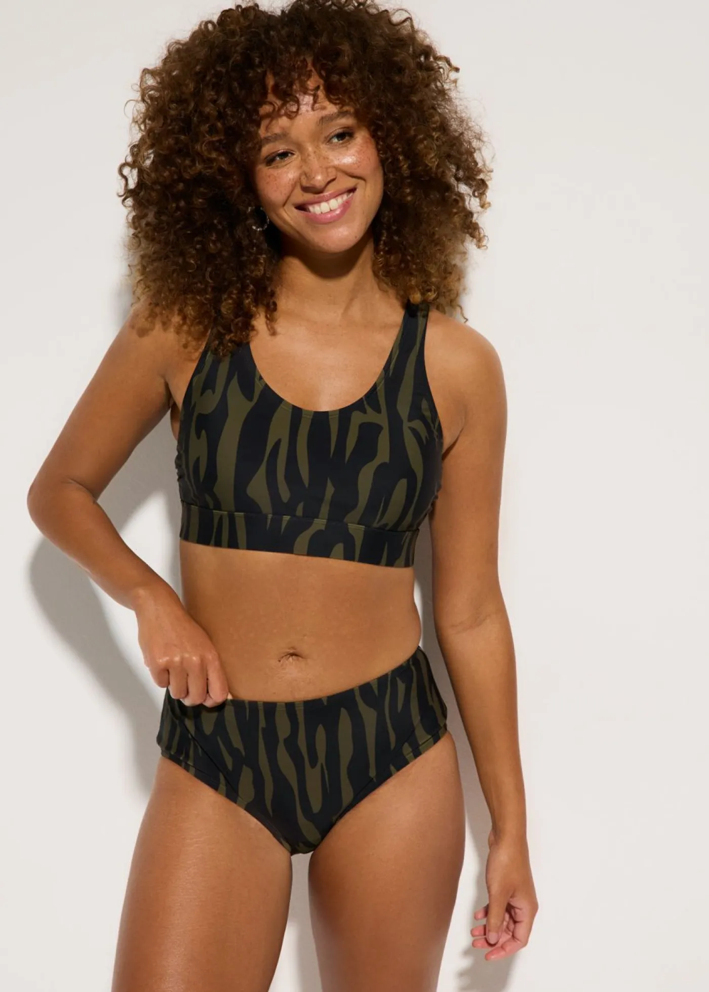 bonprix bonprix Bikini bustier (2 piezas) Verde oliva oscuro-negro Sale