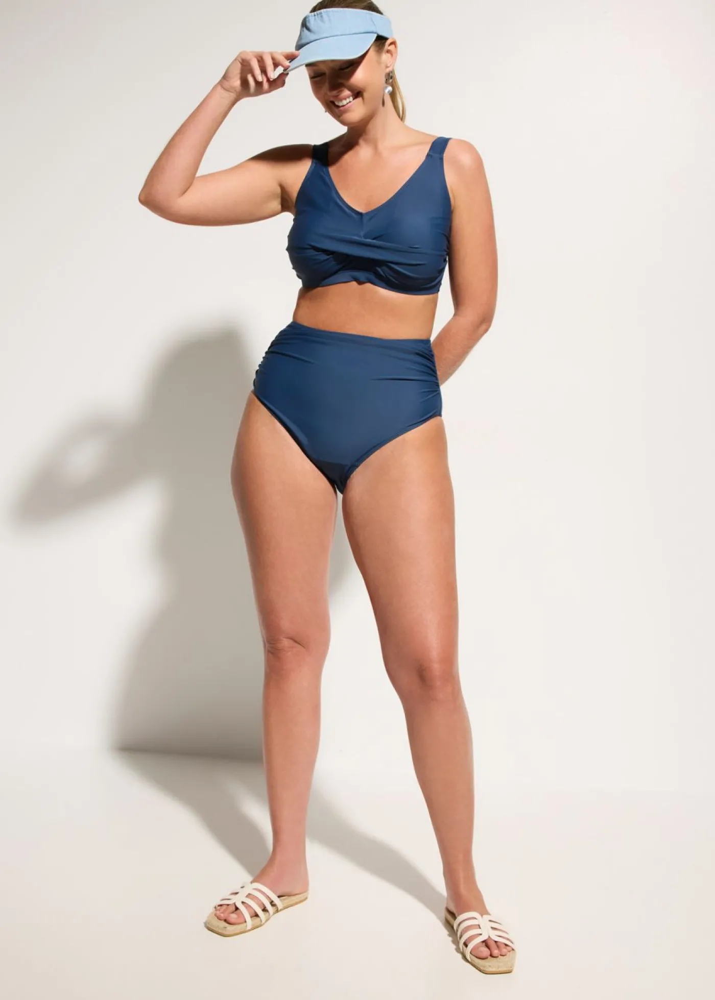 bonprix bonprix Bikini con ligero efecto moldeador y aspecto cruzado (2 piezas) Azul almirante New