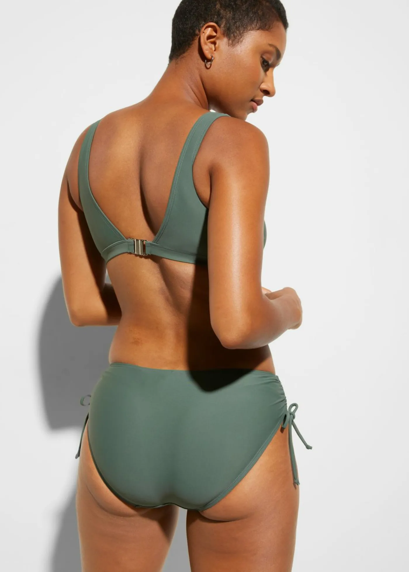 bonprix bonprix Bikini tipo bustier (2 piezas) con cinta para anudar musgo Sale