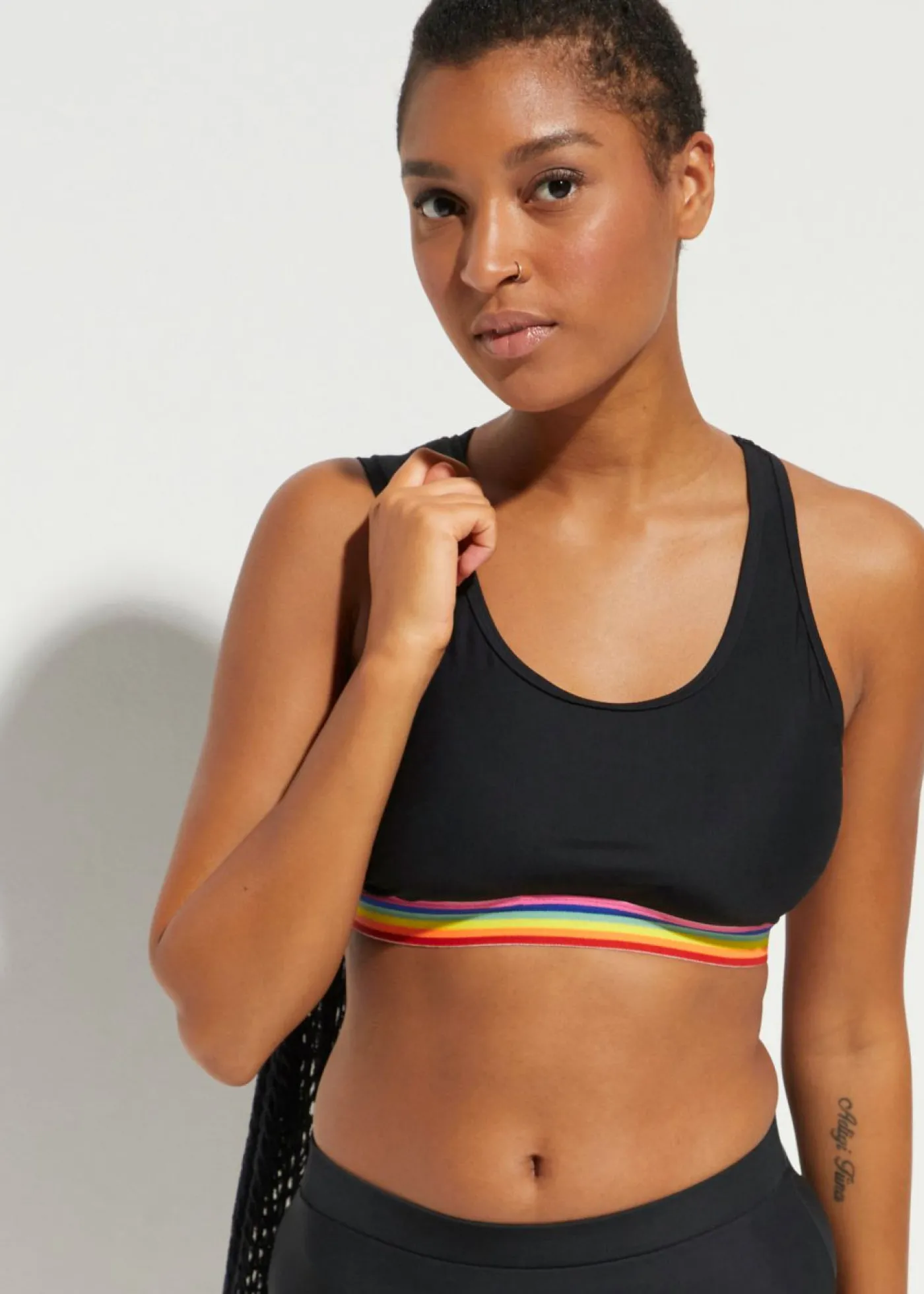 bonprix bonprix Bikini tipo bustier con ligero efecto moldeador Negro Online