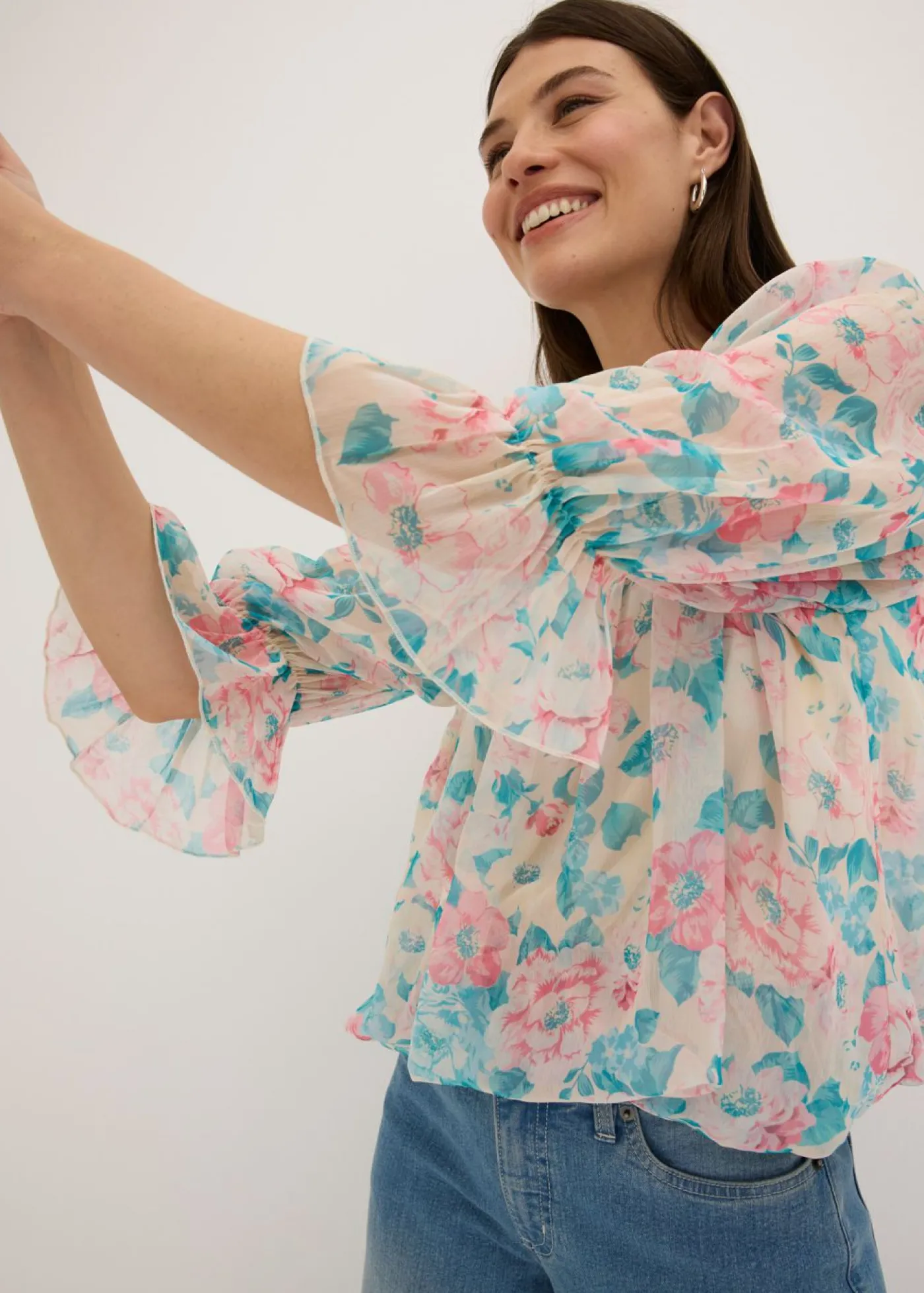 bonprix bonprix Blusa con dobladillo abullonado beige con flores Hot