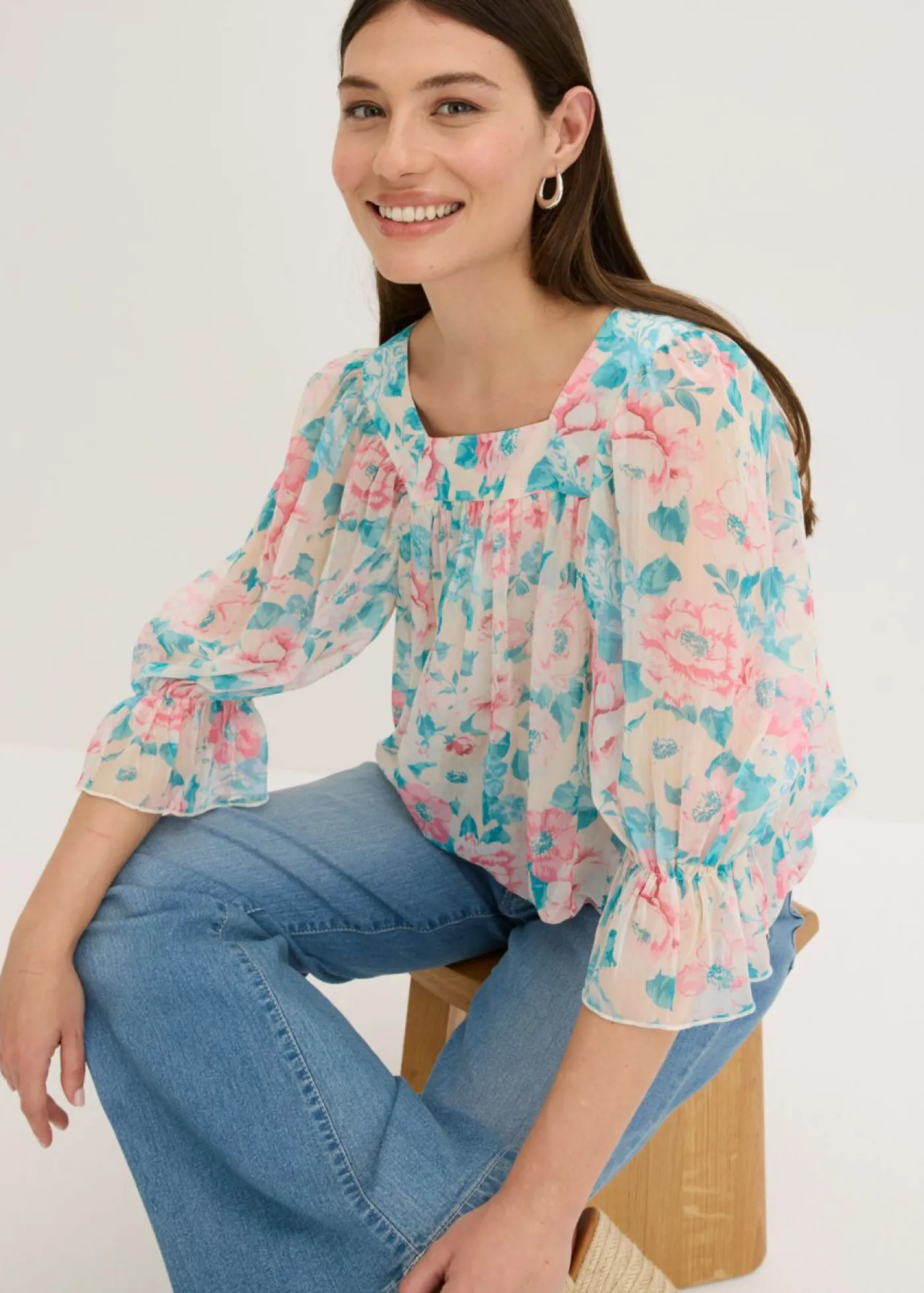 bonprix bonprix Blusa con dobladillo abullonado beige con flores Hot