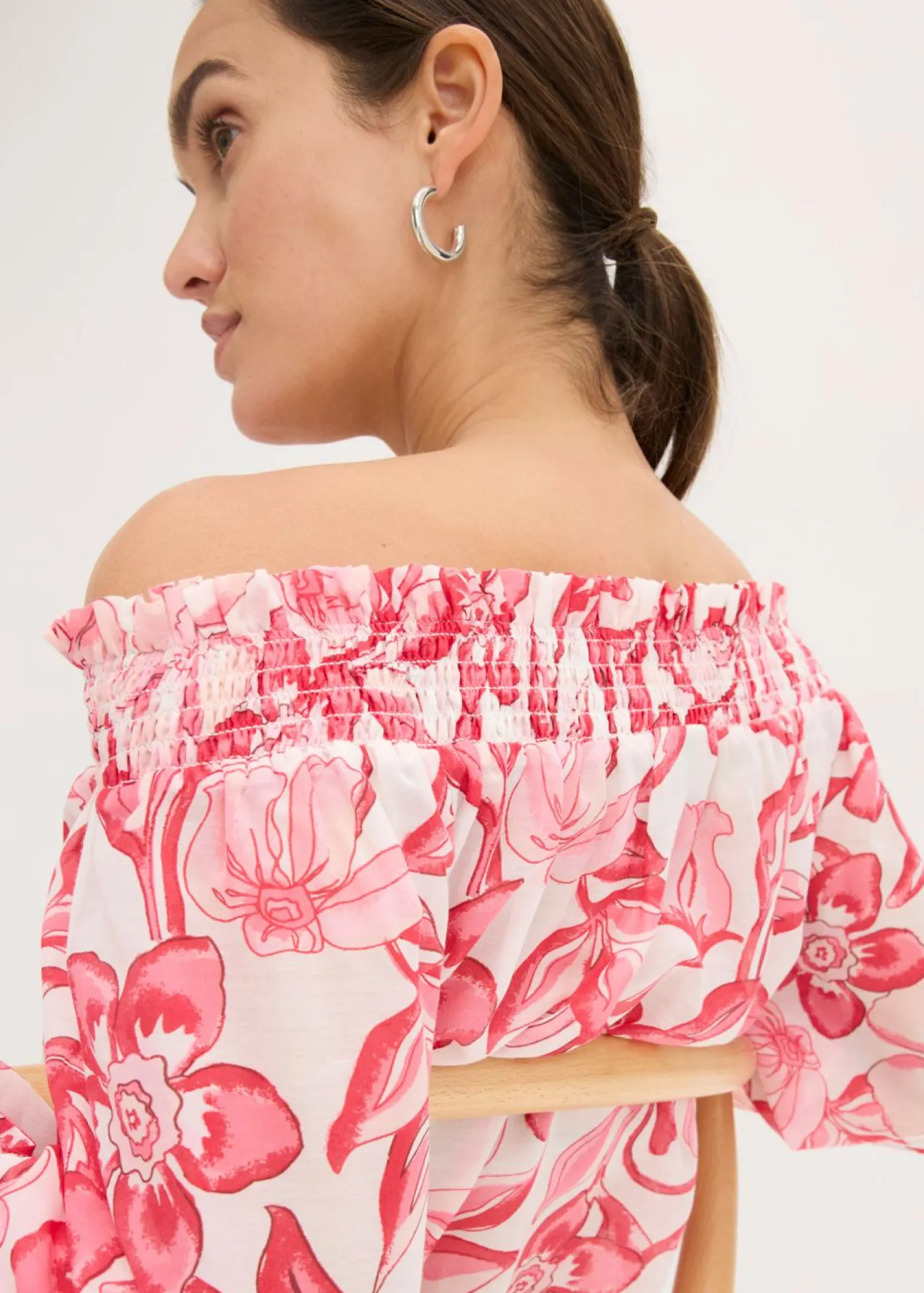 bonprix bonprix Blusa con escote bañera estampada blanco - rosa caliente Online