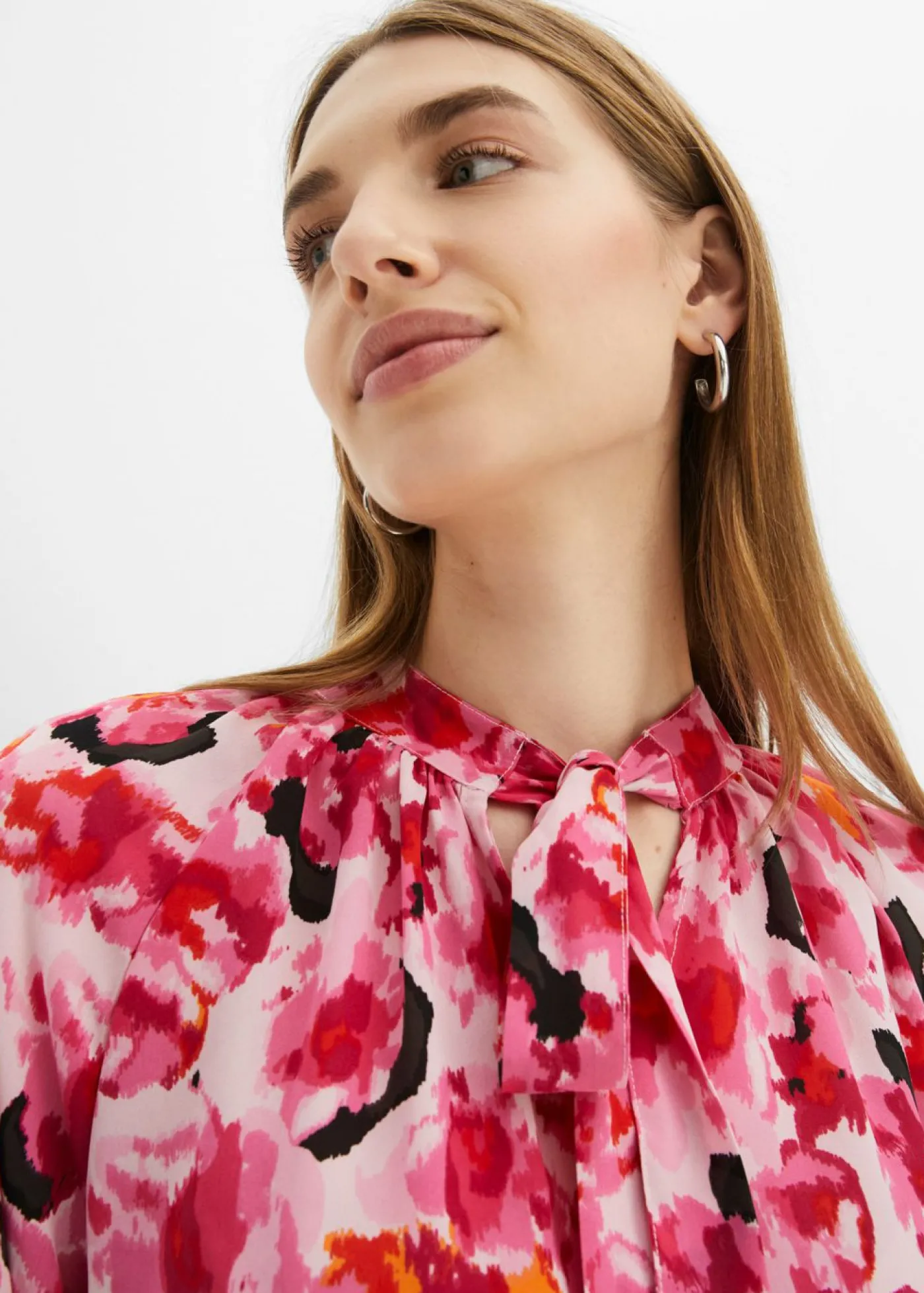 bonprix bonprix Blusa con lazo de gasa rosa caliente Hot