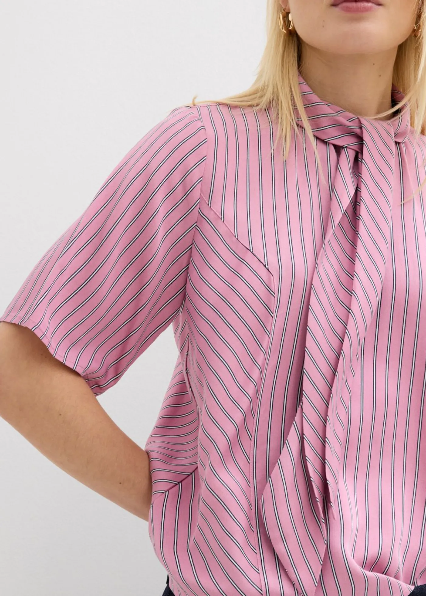 bonprix bonprix Blusa con lazo de modal suave malva-azul marino-blanco con rayas