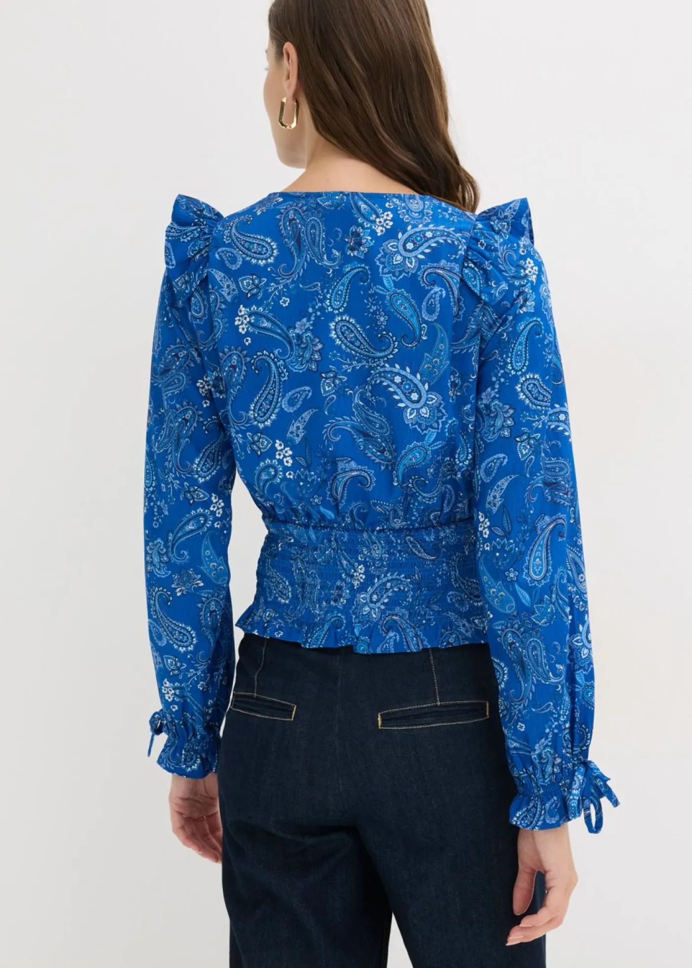 bonprix bonprix Blusa con volantes y nido de abeja Azul ártico con patrón paisley Hot