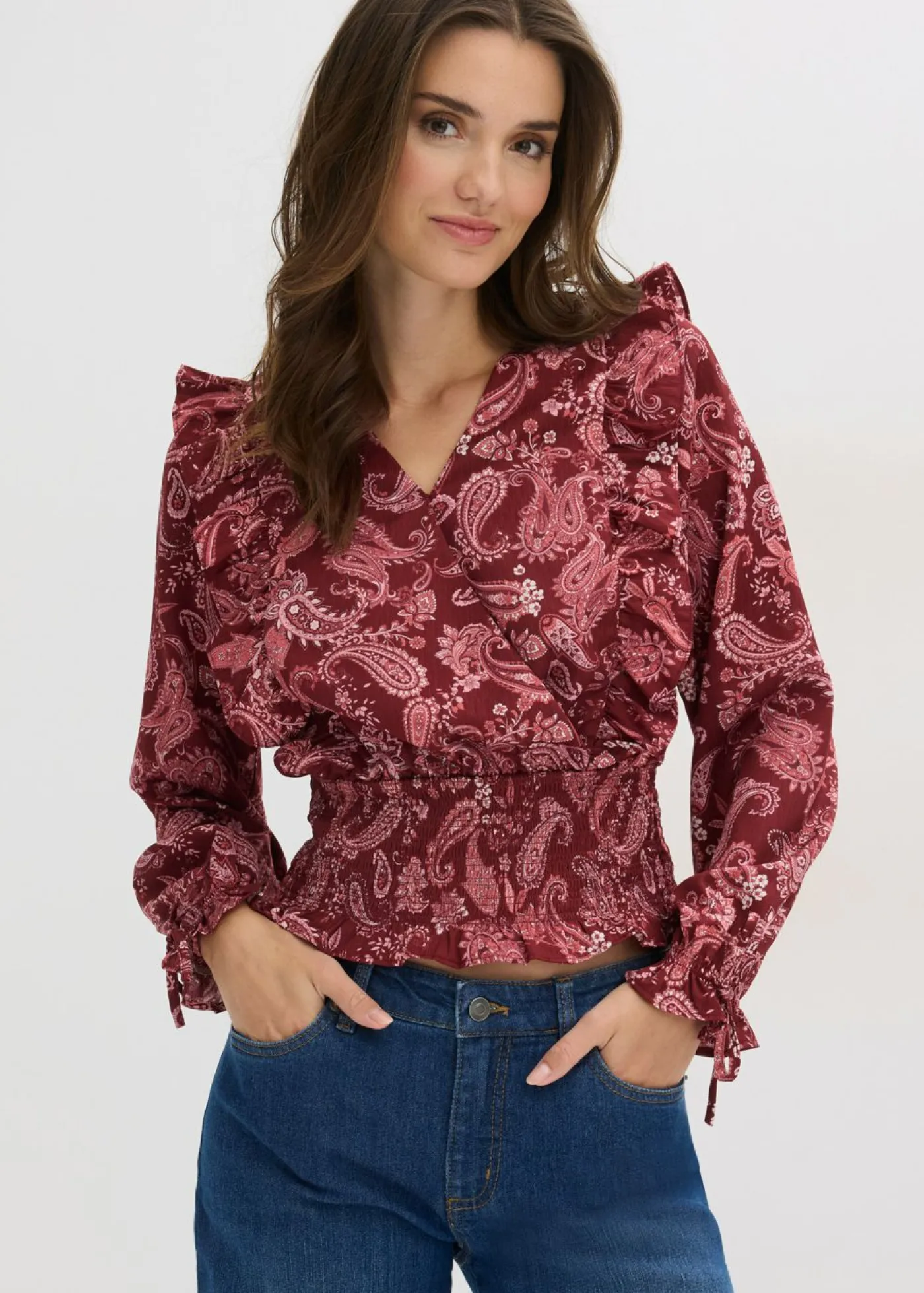 bonprix bonprix Blusa con volantes y nido de abeja Rojo rubí con patrón paisley Online