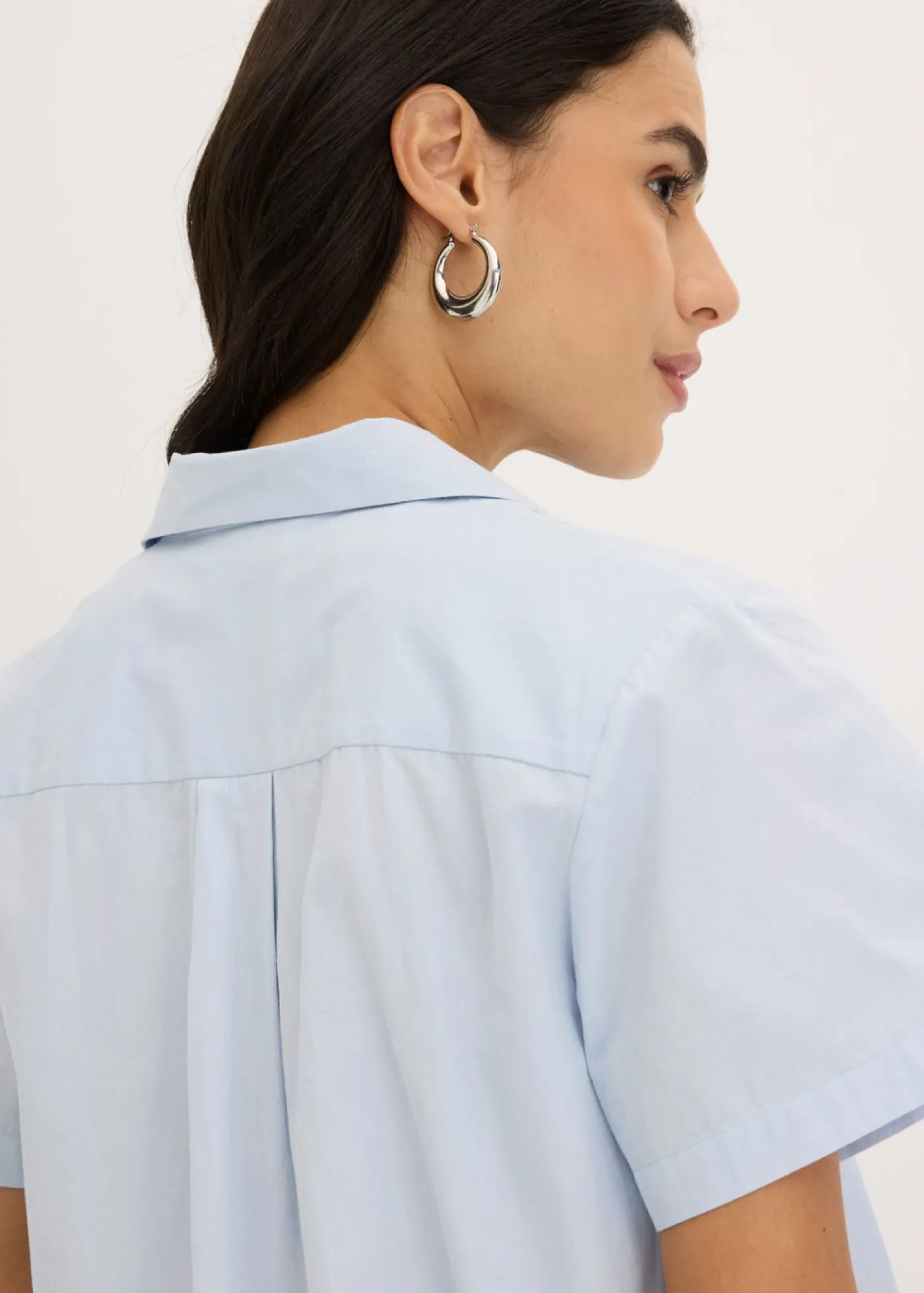 bonprix bonprix Blusa corta de popelín de algodón con manga corta azul pálido Discount