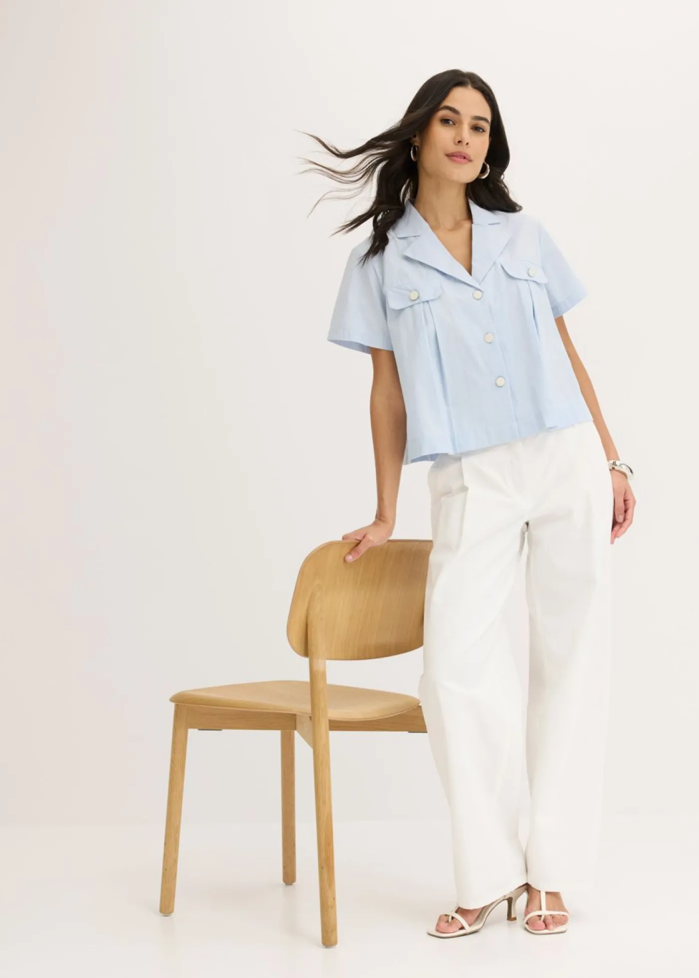 bonprix bonprix Blusa corta de popelín de algodón con manga corta azul pálido Discount