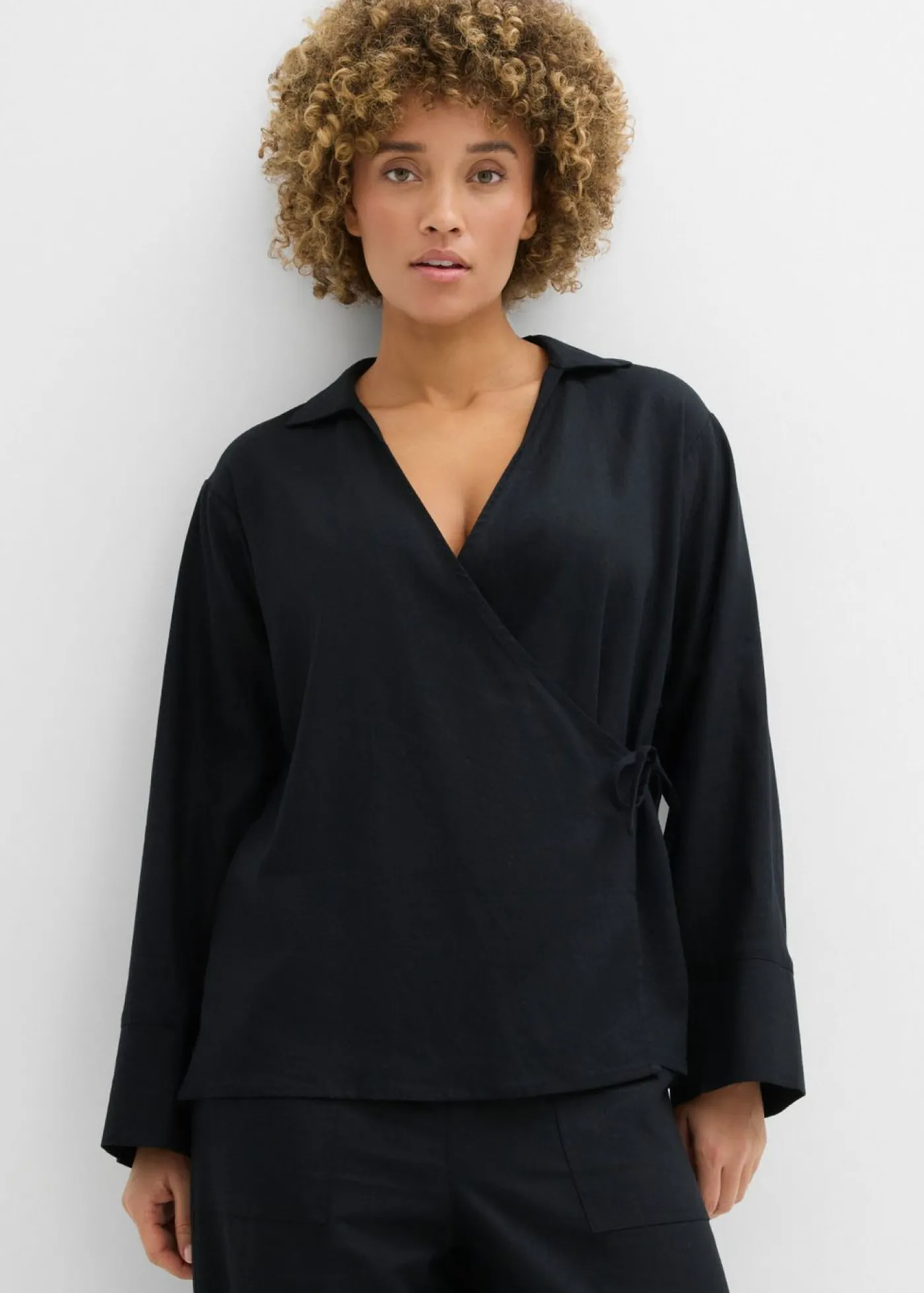 bonprix bonprix Blusa cruzada de mezcla de lino Negro Outlet