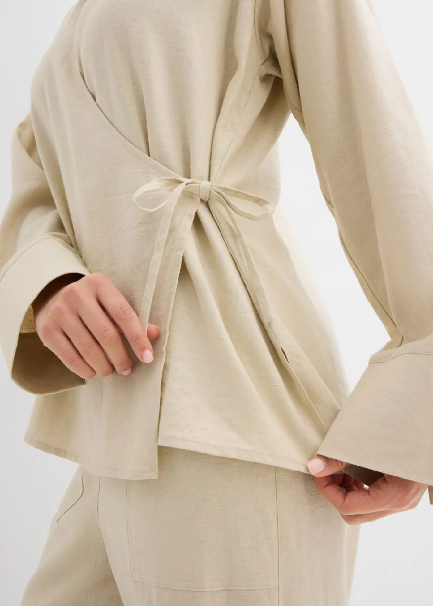 bonprix bonprix Blusa cruzada de mezcla de lino Arena claro Outlet