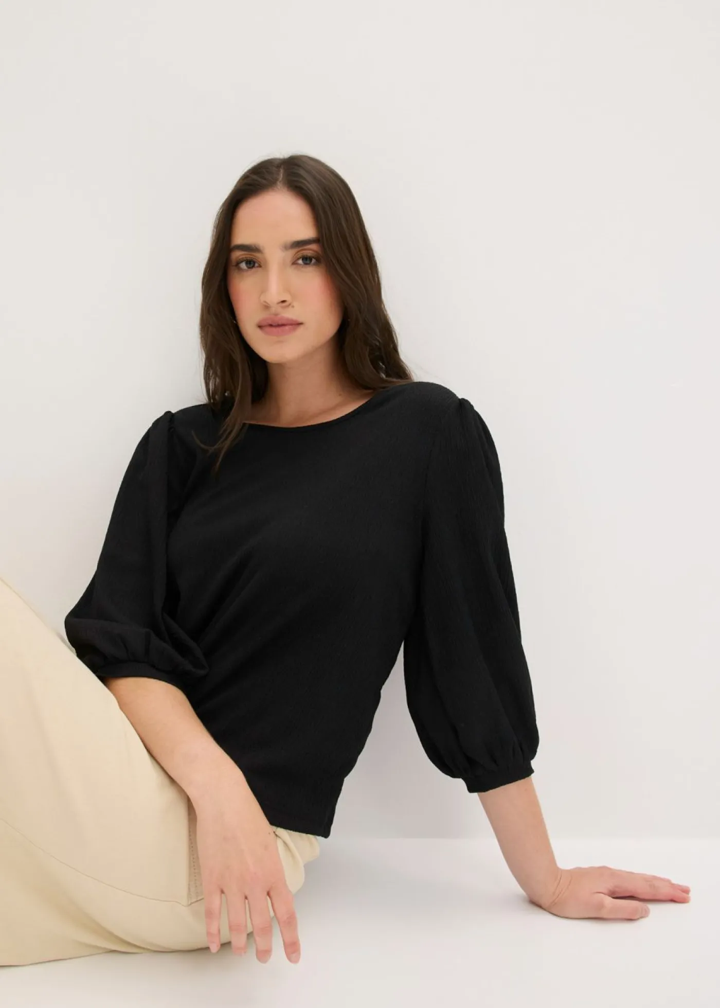 bonprix bonprix Blusa de crepé estructurado Negro Hot