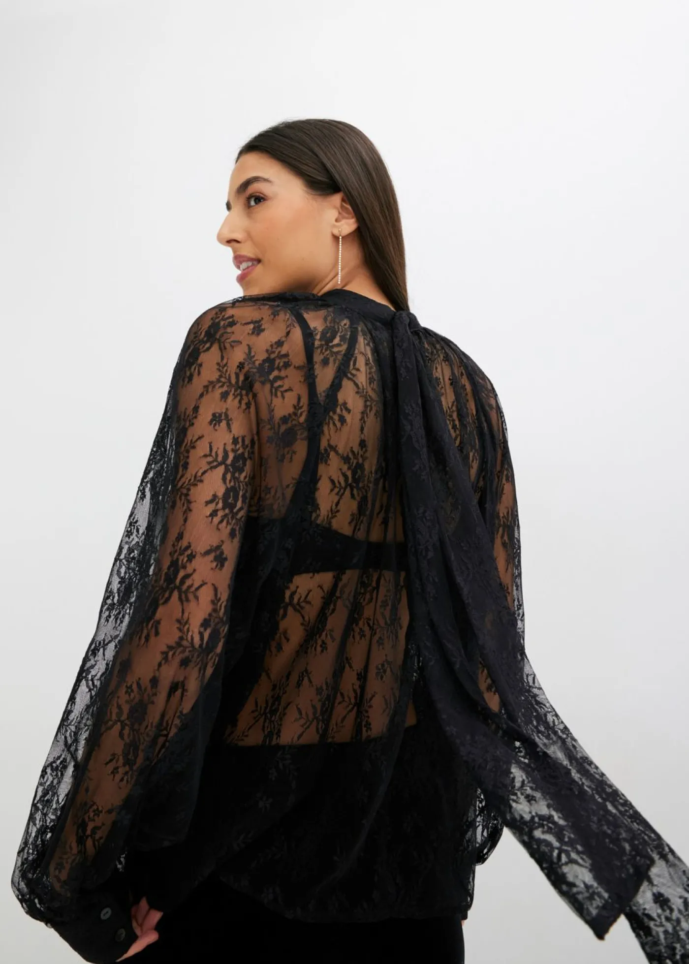 bonprix bonprix Blusa de encaje con ligeras transparencias Negro