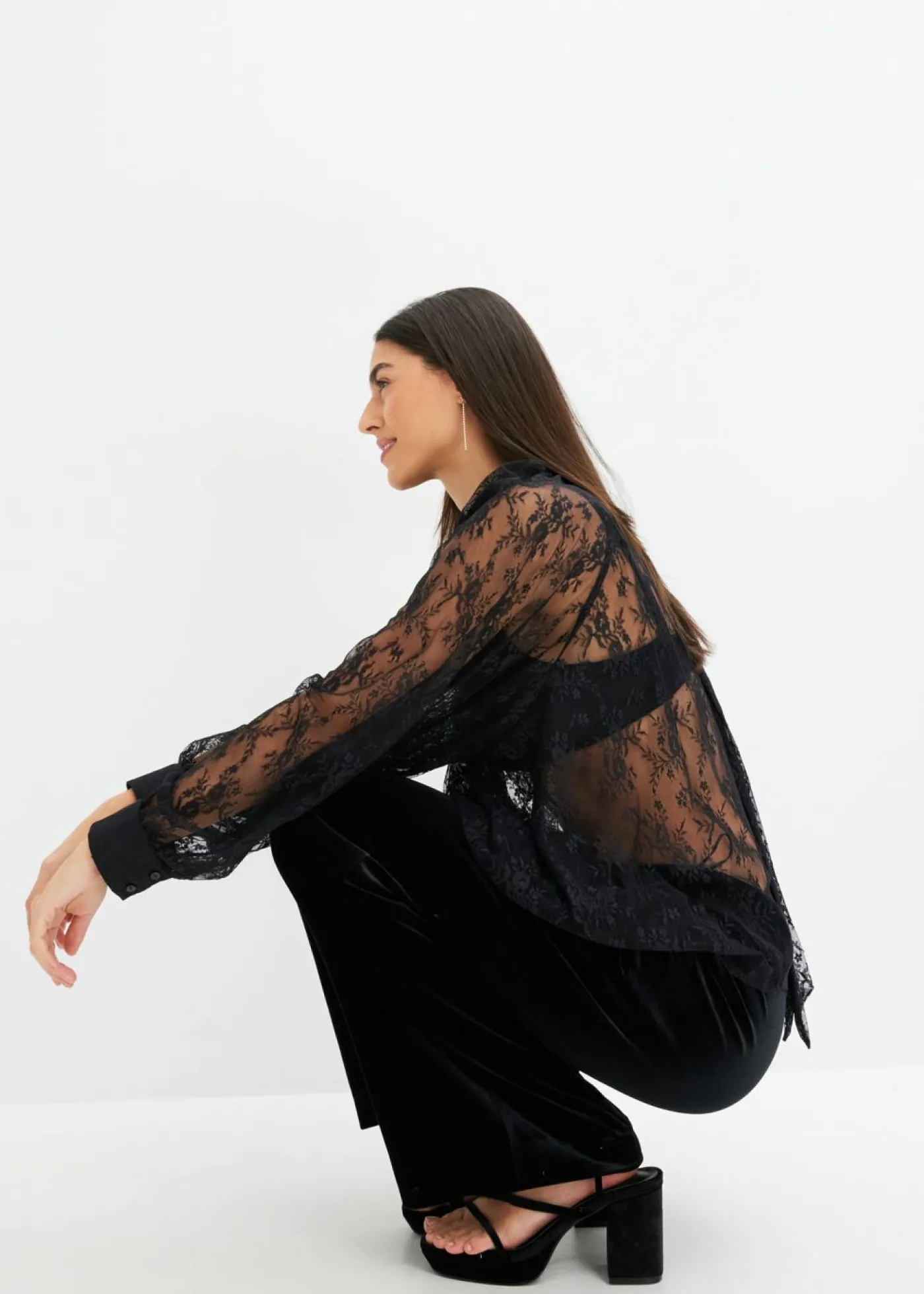 bonprix bonprix Blusa de encaje con ligeras transparencias Negro