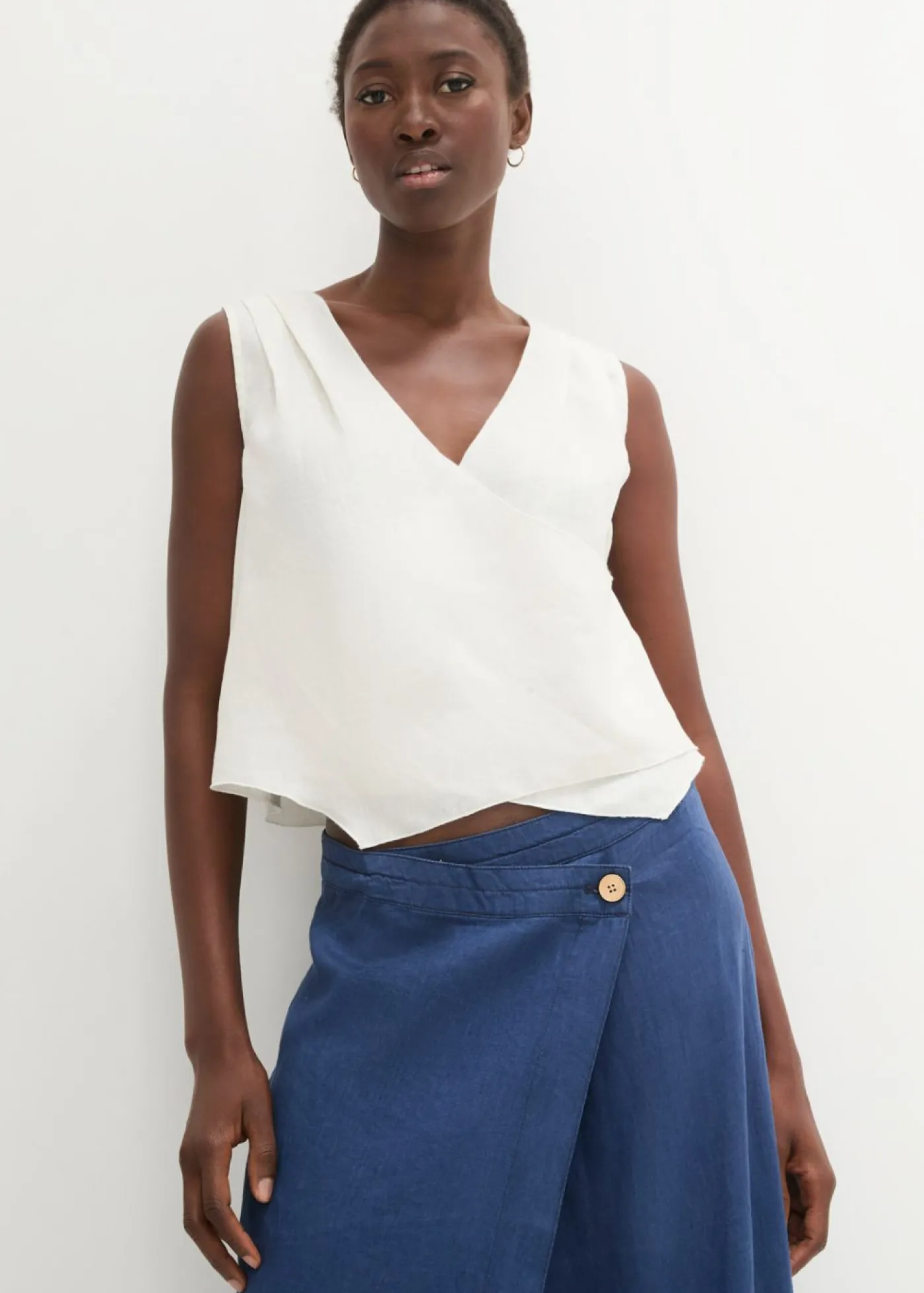bonprix bonprix Blusa de lino puro con efecto cruzado Blanco lana Online