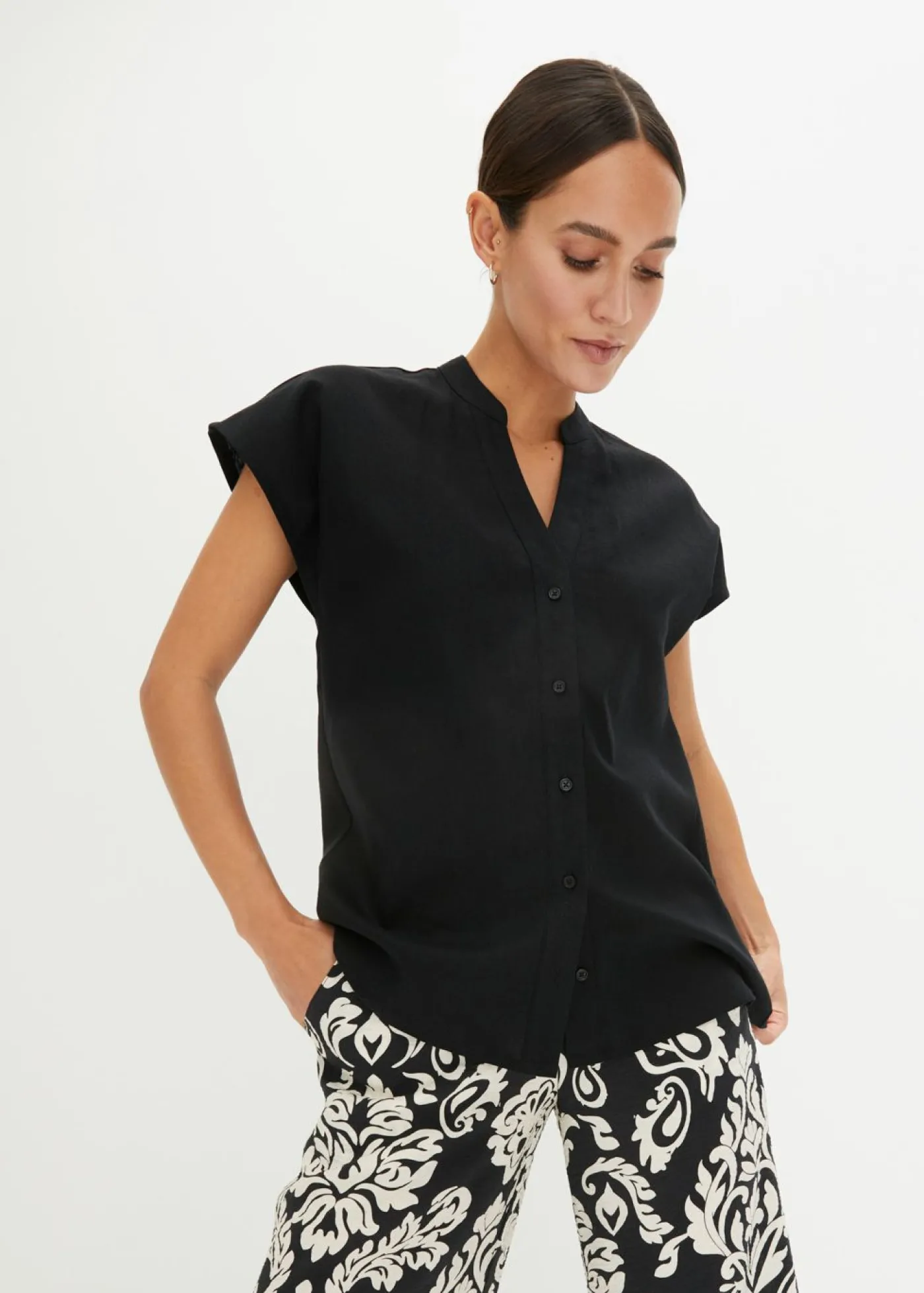 bonprix bonprix Blusa de manga corta de mezcla de lino vaporoso Negro Sale