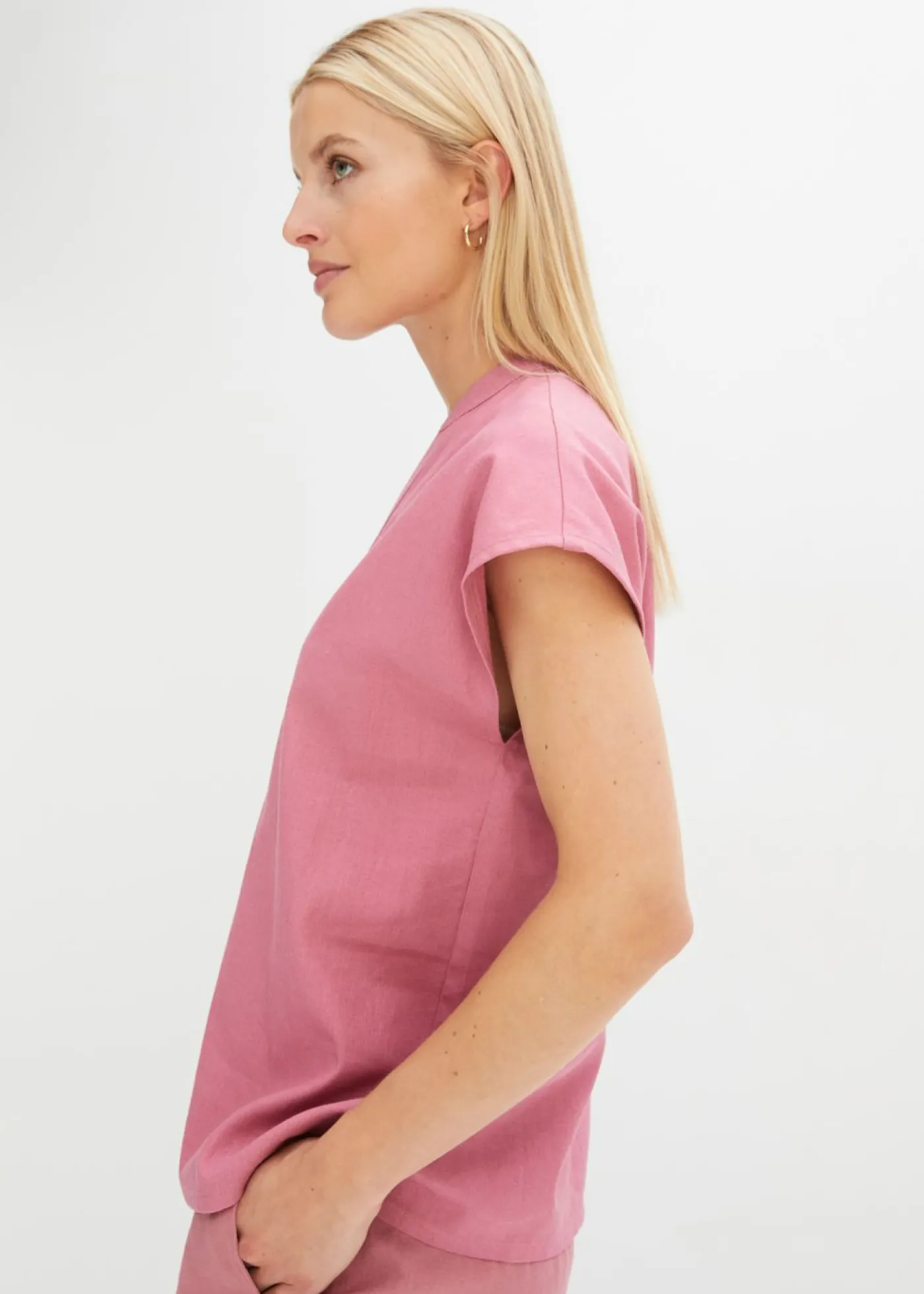bonprix bonprix Blusa de manga corta de mezcla de lino vaporoso sorbete de frutos rojos New