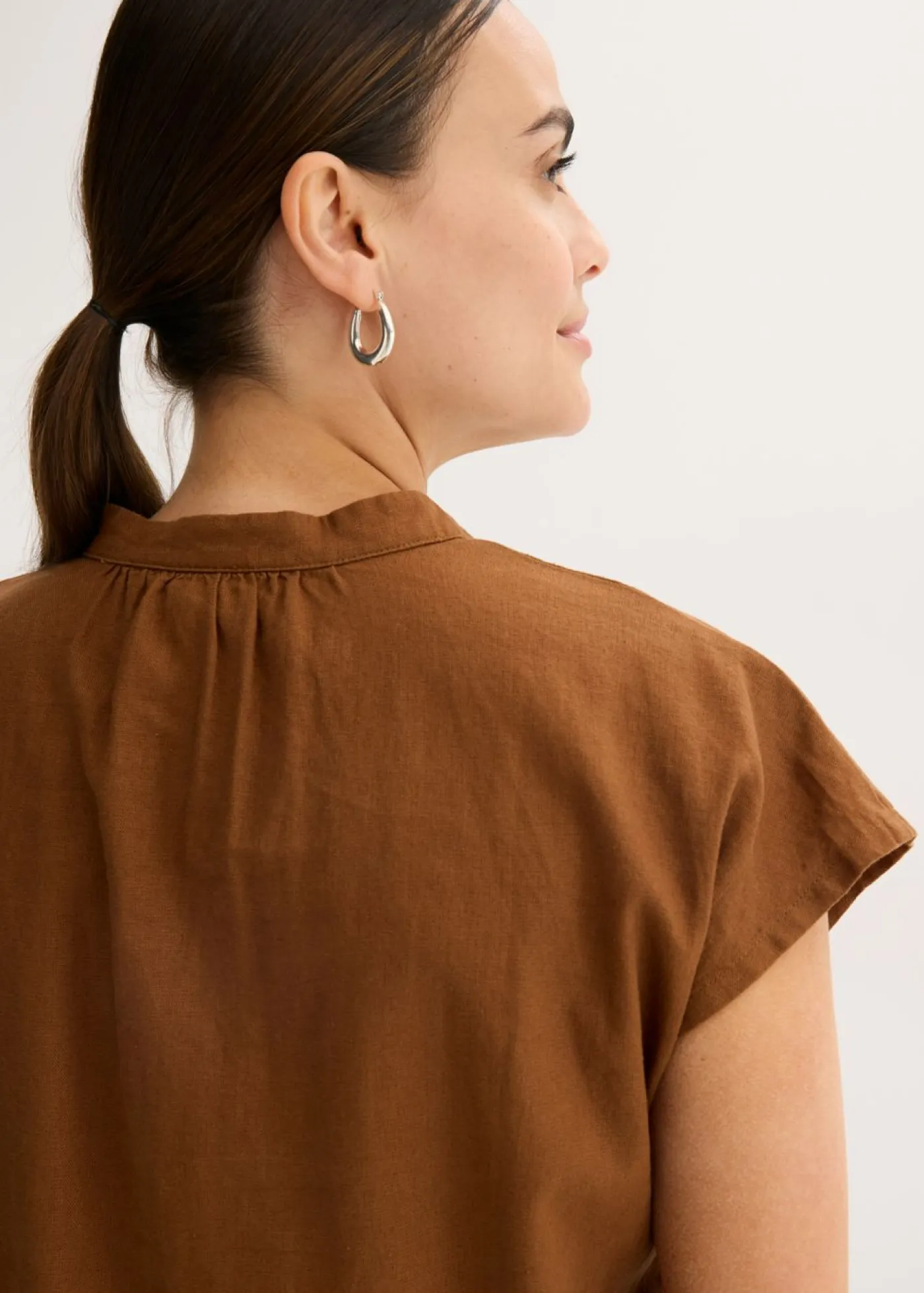 bonprix bonprix Blusa de manga corta de mezcla de lino vaporoso marrón Clearance