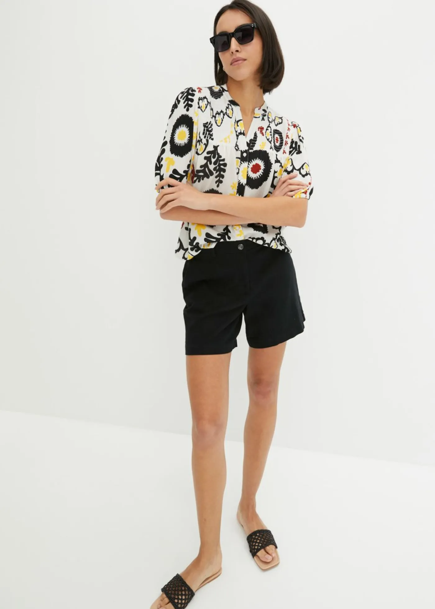 bonprix bonprix Blusa de manga corta de viscosa fluida con detalle de nido de abeja Blanco lana Sale