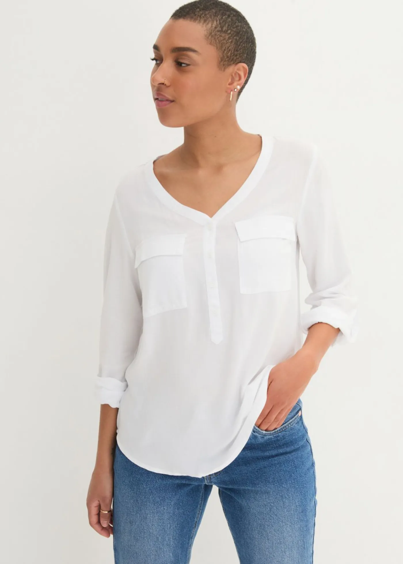 bonprix bonprix Blusa de manga larga con escote en V de viscosa fluida Blanco New
