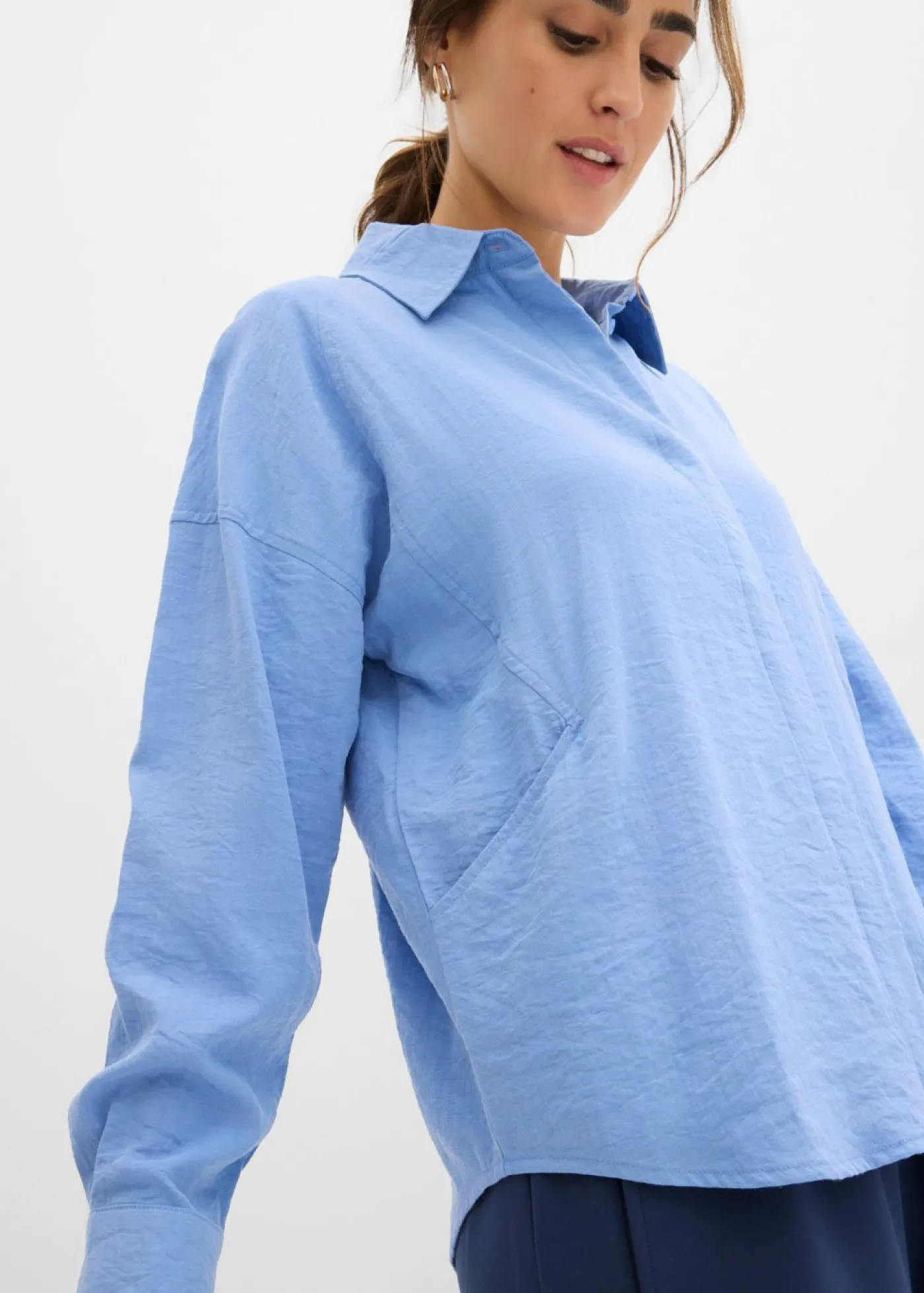 bonprix bonprix Blusa de mezcla de viscosa con bolsillos azul provenzal Sale