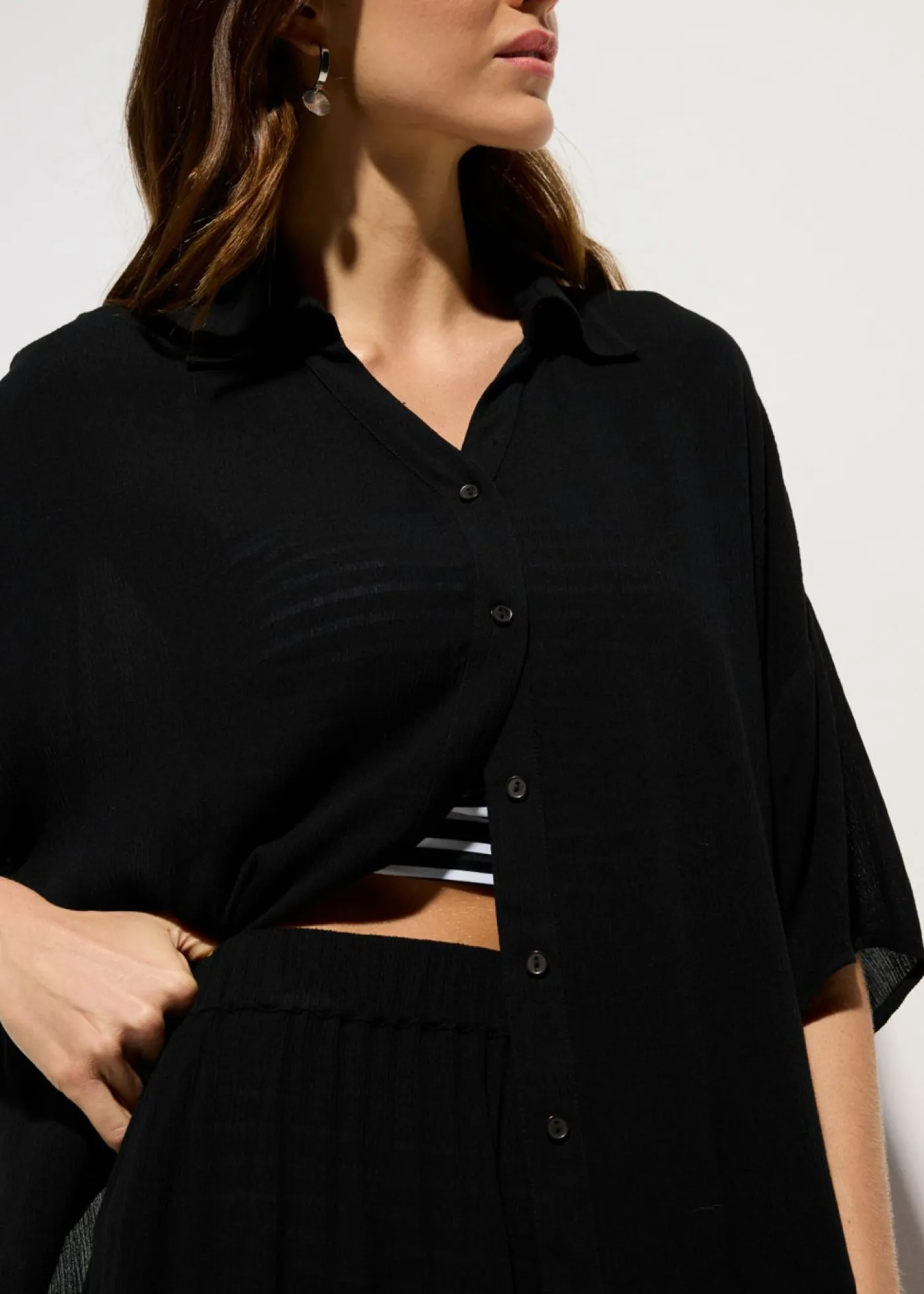 bonprix bonprix Blusa de playa corta de viscosa fluida Negro