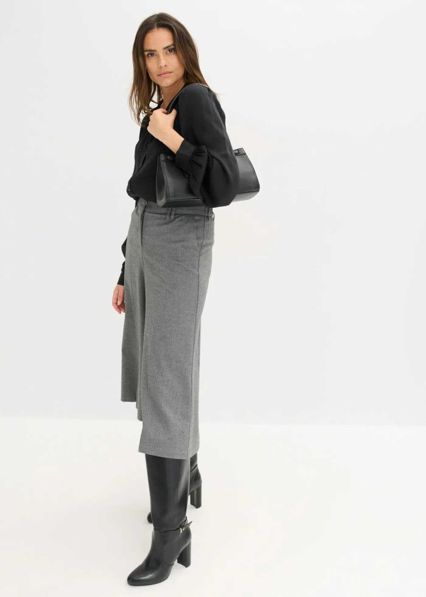 bonprix bonprix Blusa de satén con cintas de encaje Negro Hot