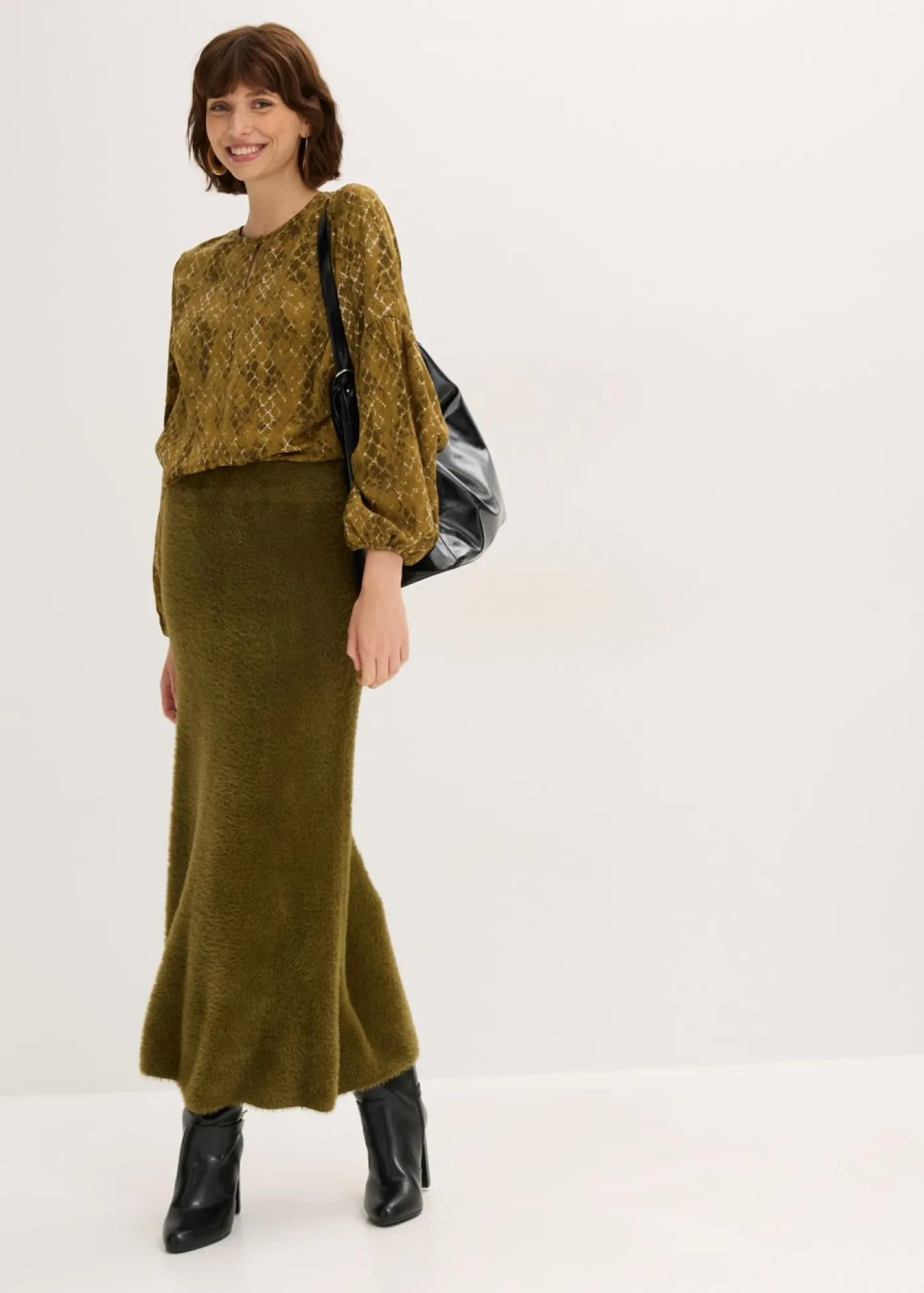 bonprix bonprix Blusa de satén fluido verde oliva/verde tierra estampado Sale